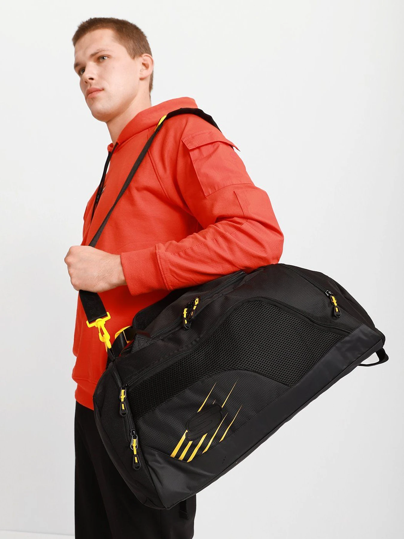 Сумки Skechers Accessories Small Mesh Duffel Bag модель B0417 SCTW BLK Сумки Skechers Accessories Small Mesh Duffel Bag модель B0417 SCTW BLK Фото