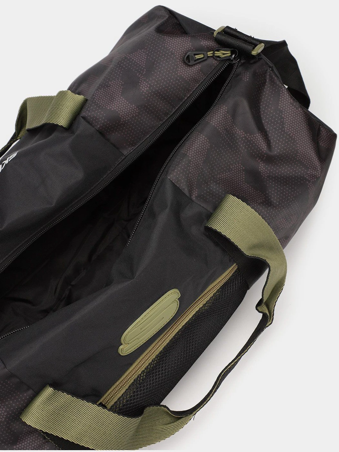 Сумки Skechers Accessories Circular Duffel Bag модель B0418 SCTW CAMO Сумки Skechers Accessories Circular Duffel Bag модель B0418 SCTW CAMO Фото
