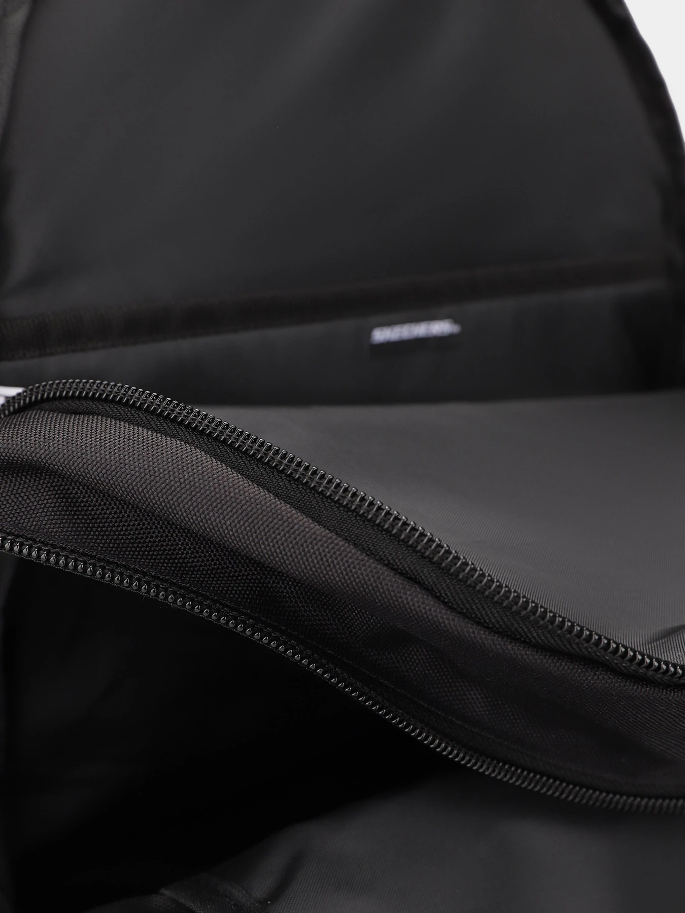 Рюкзаки Skechers ESSENTIAL BACKPACK модель SKCH8442 BKW Рюкзаки Skechers ESSENTIAL BACKPACK модель SKCH8442 BKW Фото