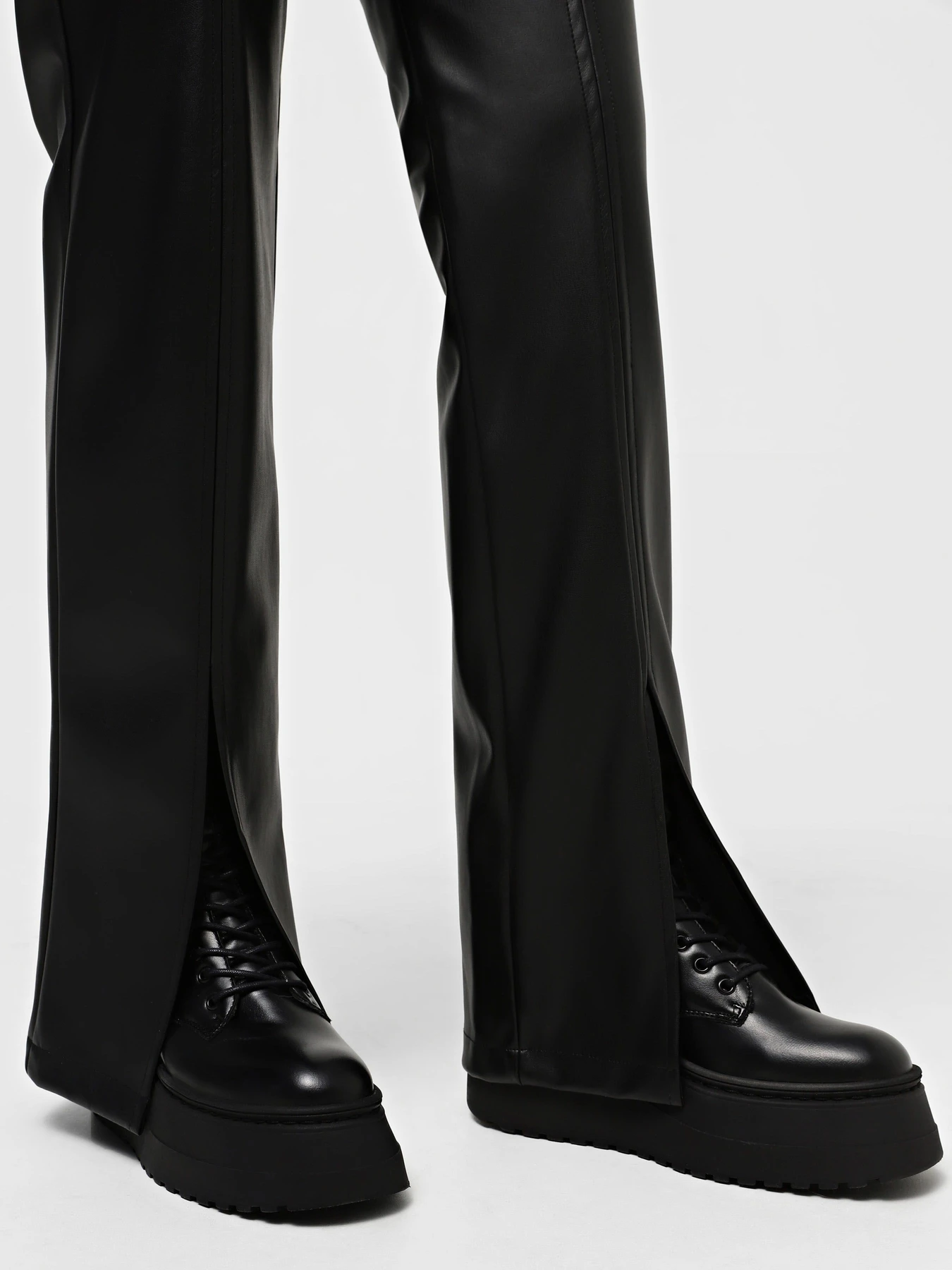Ботинки и сапоги Steve Madden Polar модель SM11002808 BLK ACTION LEATHER Ботинки и сапоги Steve Madden Polar модель SM11002808 BLK ACTION LEATHER Фото