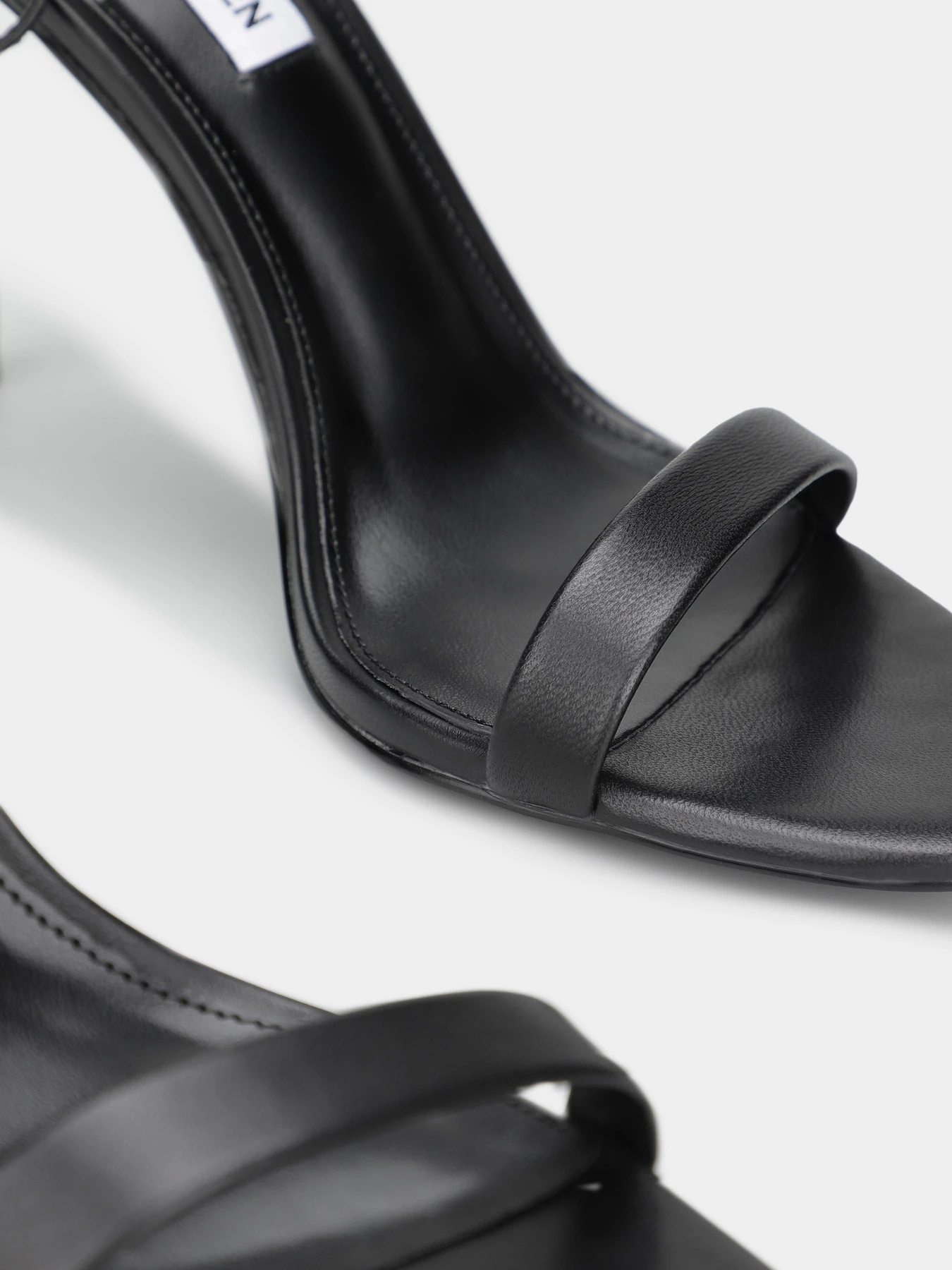 Босоножки Steve Madden модель SM11002956 BLACK LEATHER Босоножки Steve Madden модель SM11002956 BLACK LEATHER Фото