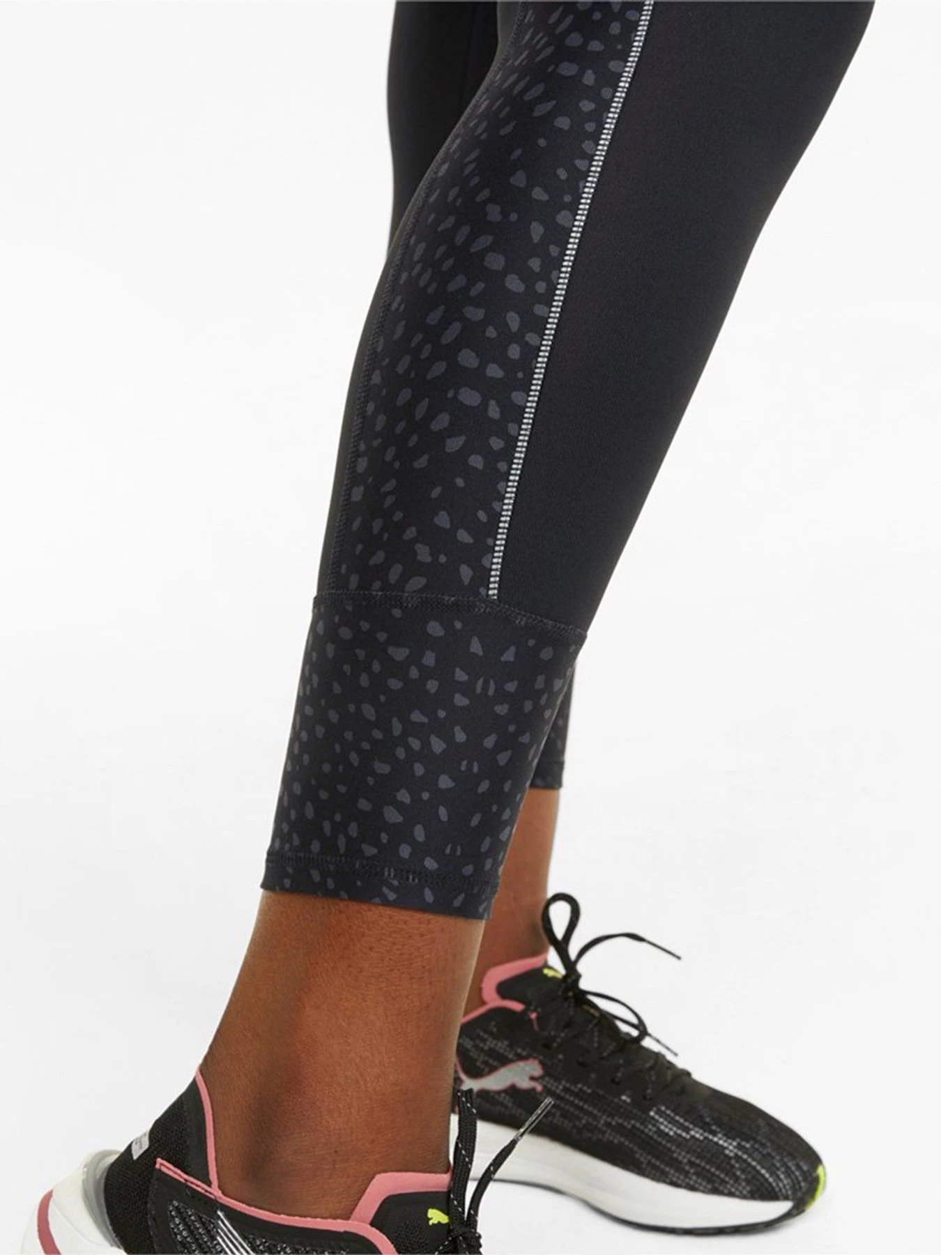Брюки PUMA RUN GRAPHIC 7/8 TIGHT W модель 52083951 Брюки PUMA RUN GRAPHIC 7/8 TIGHT W модель 52083951 Фото