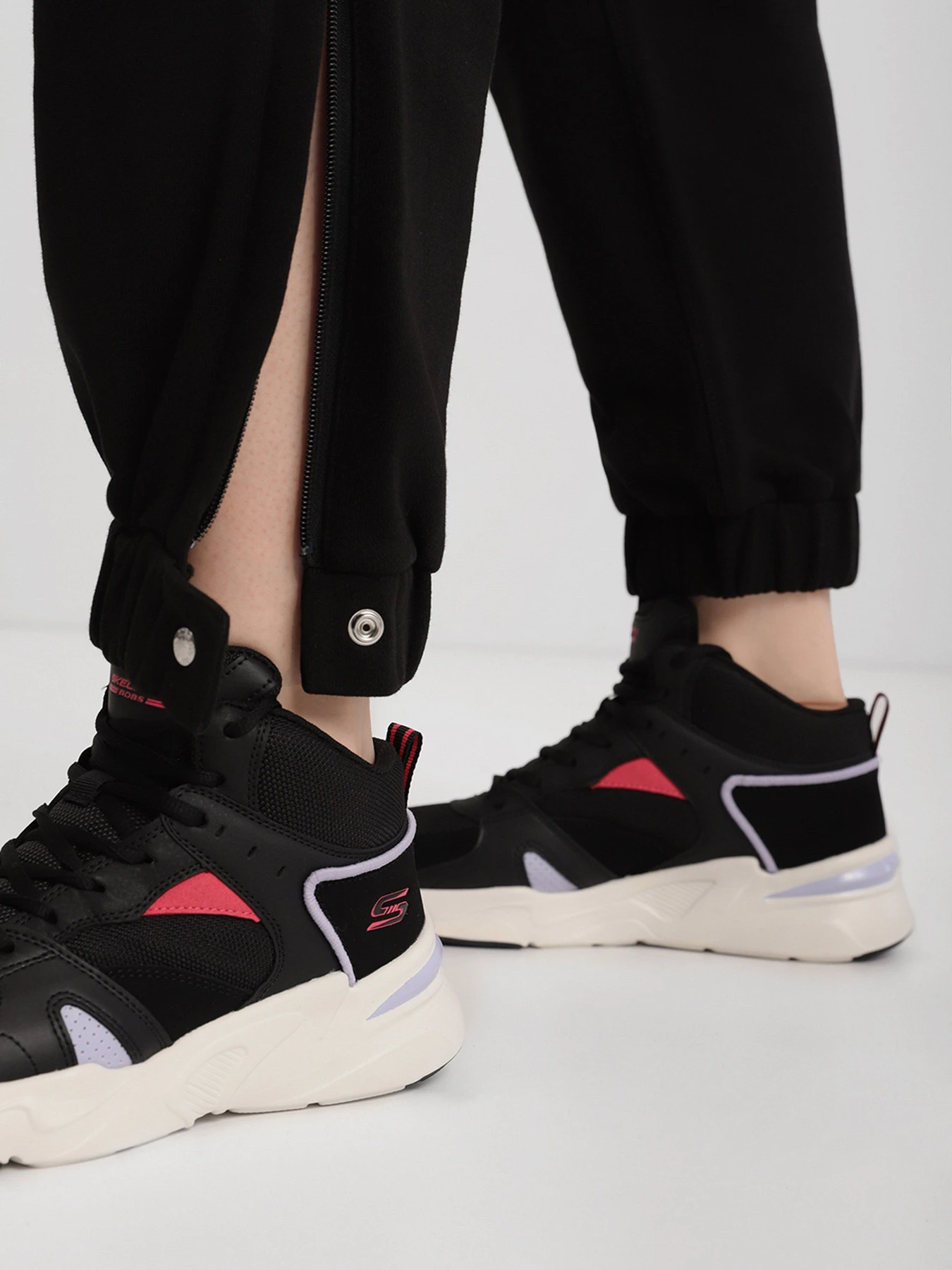 Брюки PUMA X MAISON KITSUNÉ модель 53232601 Брюки PUMA X MAISON KITSUNÉ модель 53232601 Фото
