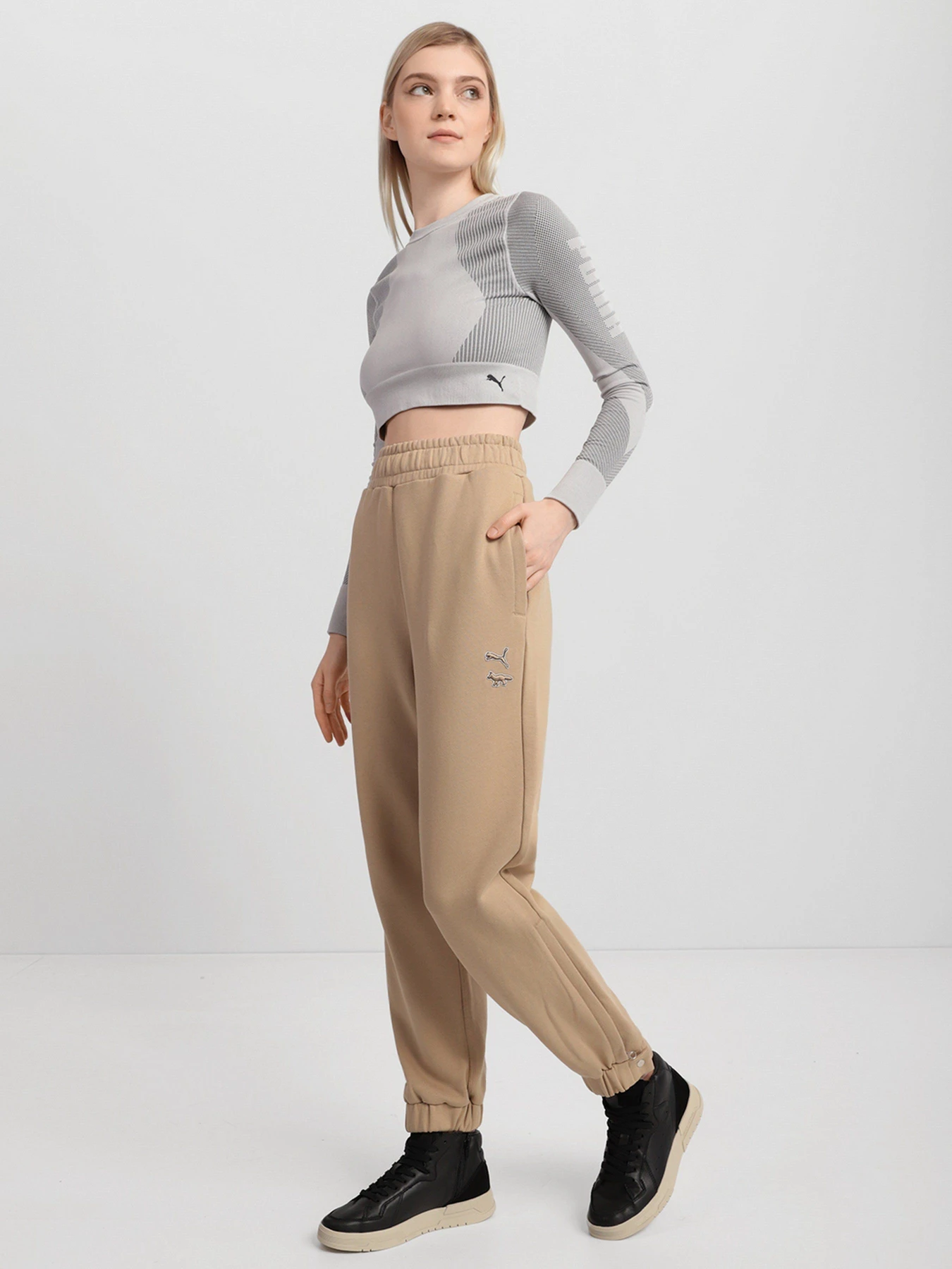 Брюки PUMA X MAISON KITSUNÉ модель 53232696 Брюки PUMA X MAISON KITSUNÉ модель 53232696 Фото