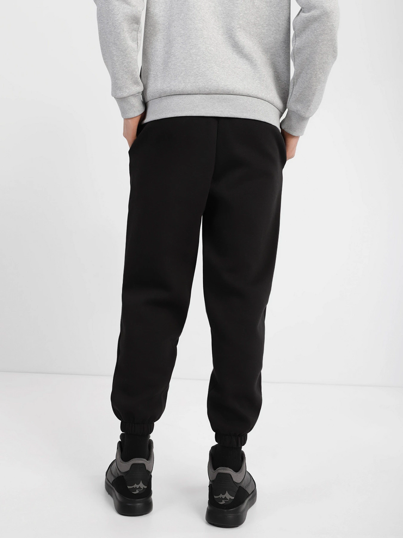 Брюки PUMA WELLNESS CLUB модель 53433001 Брюки PUMA WELLNESS CLUB модель 53433001 Фото