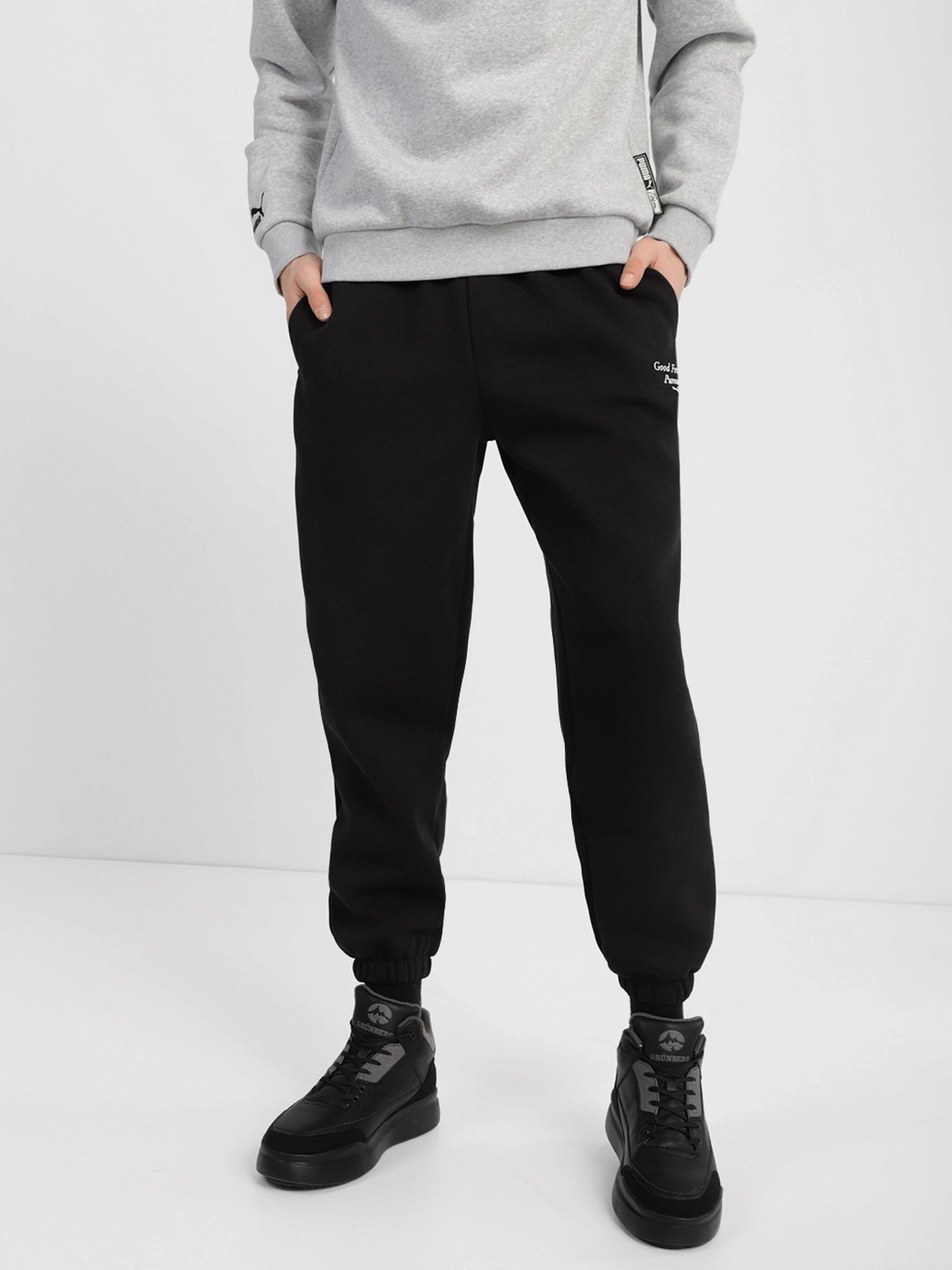 Брюки PUMA WELLNESS CLUB модель 53433001 Брюки PUMA WELLNESS CLUB модель 53433001 Фото