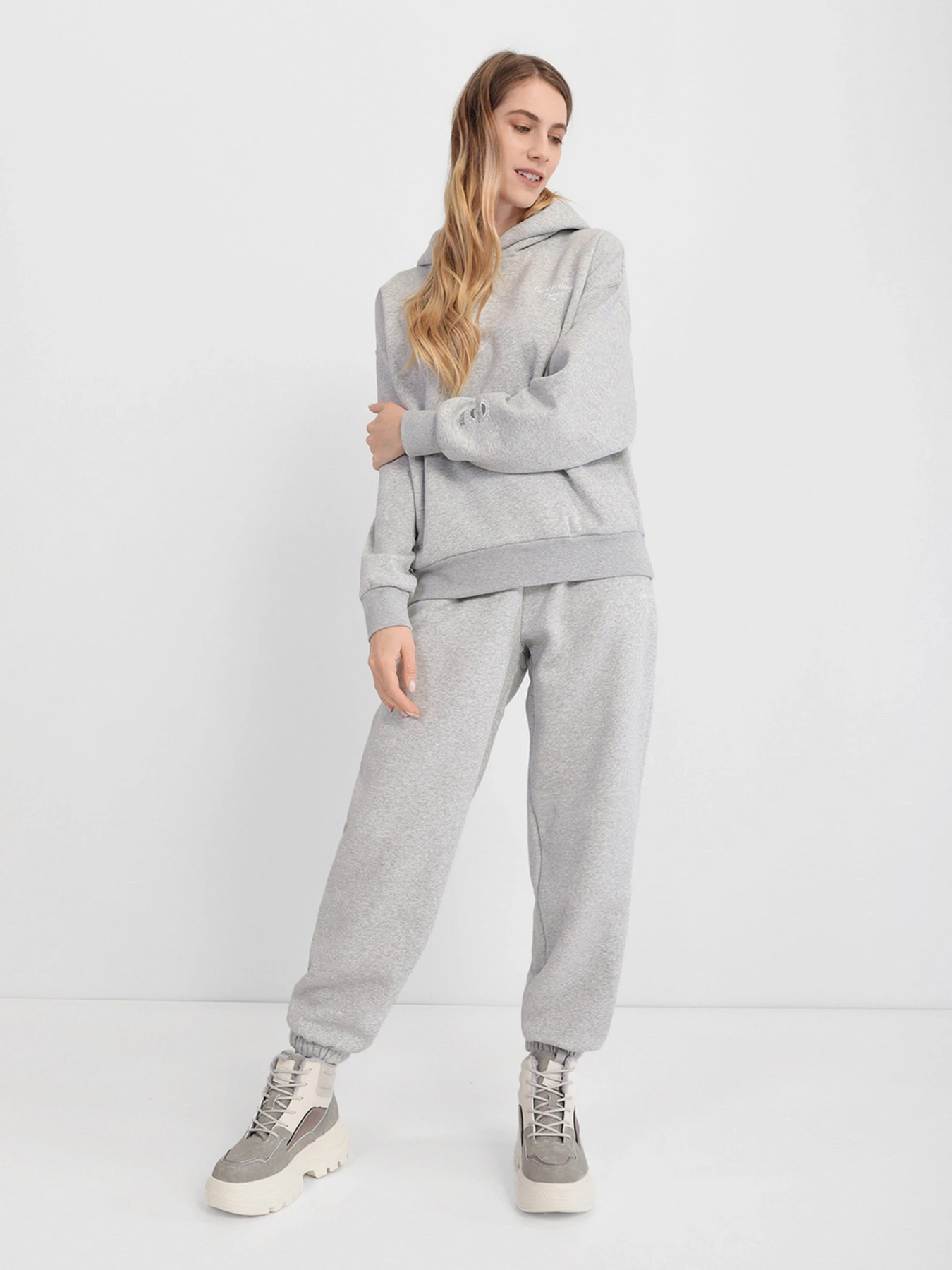 Брюки PUMA WELLNESS CLUB модель 53433004 Брюки PUMA WELLNESS CLUB модель 53433004 Фото