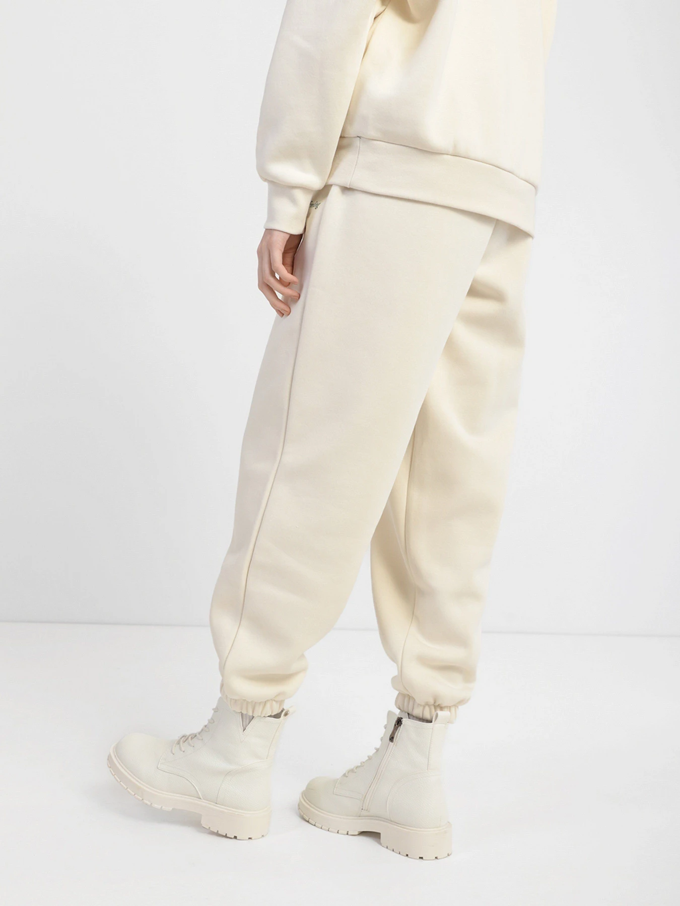 Брюки PUMA WELLNESS CLUB модель 53433073 Брюки PUMA WELLNESS CLUB модель 53433073 Фото