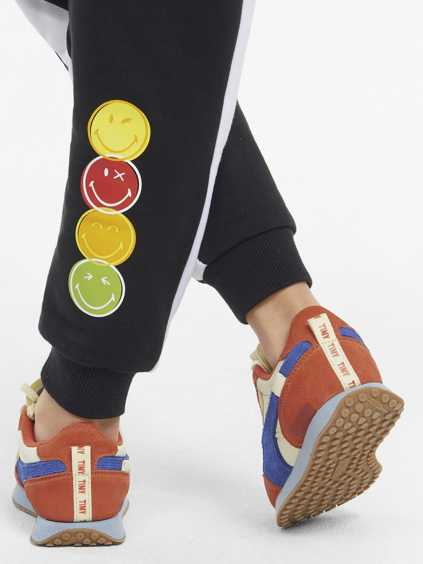 Брюки PUMA x SMILEYWORLD модель 53341301 Брюки PUMA x SMILEYWORLD модель 53341301 Фото