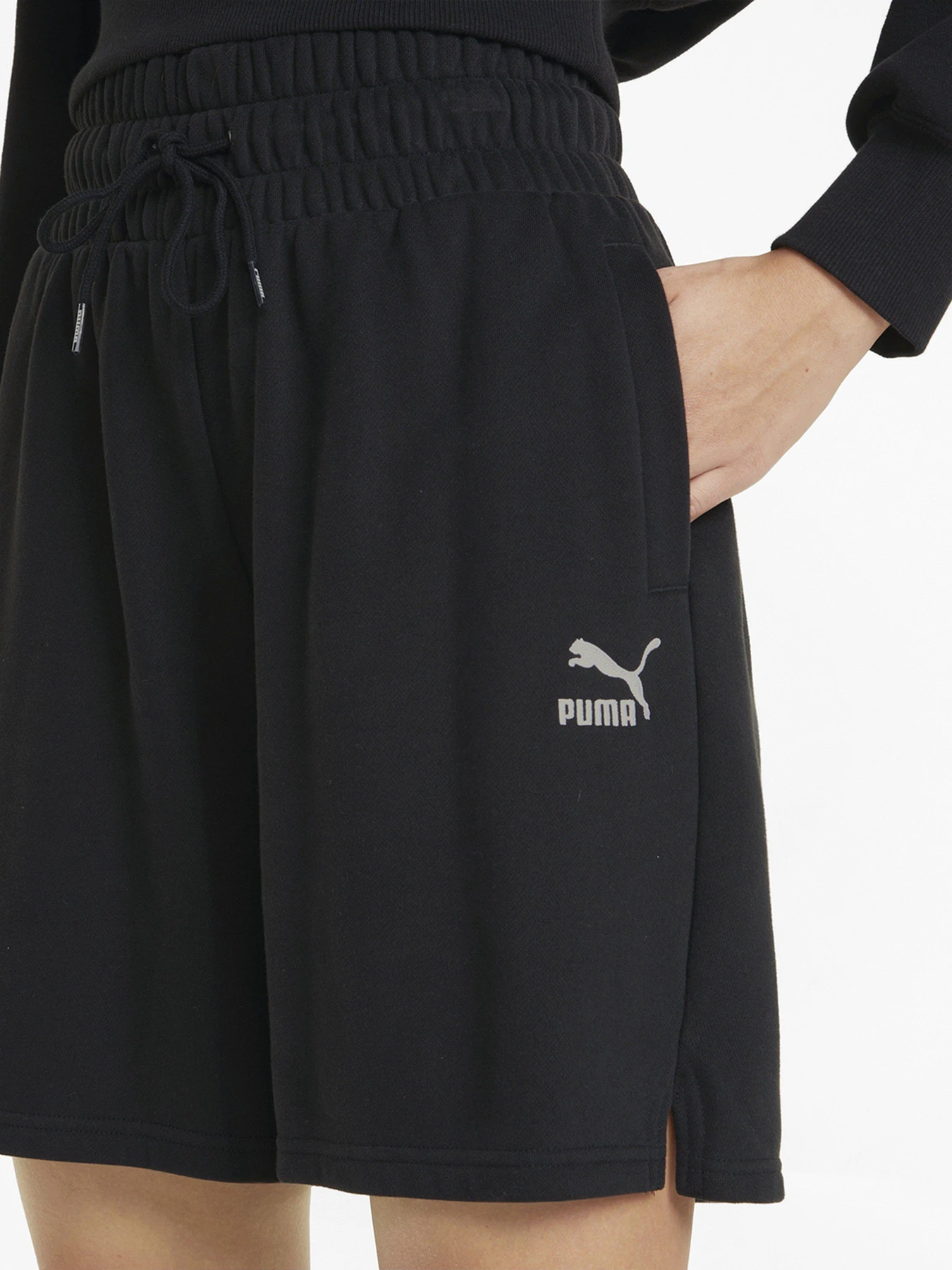 Шорти PUMA Classics модель 53351401 Фото