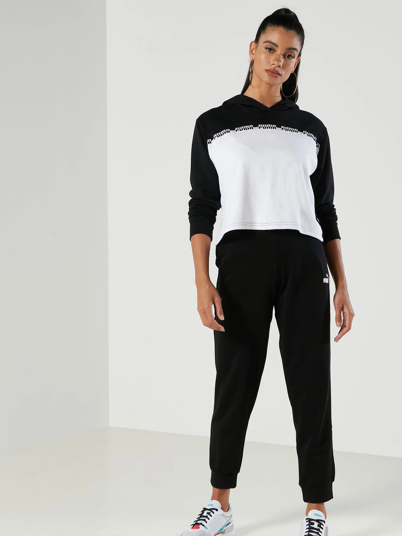 Худі та світшоти PUMA AMPLIFIED CROPPED модель 58590901 Худі та світшоти PUMA AMPLIFIED CROPPED модель 58590901 Фото