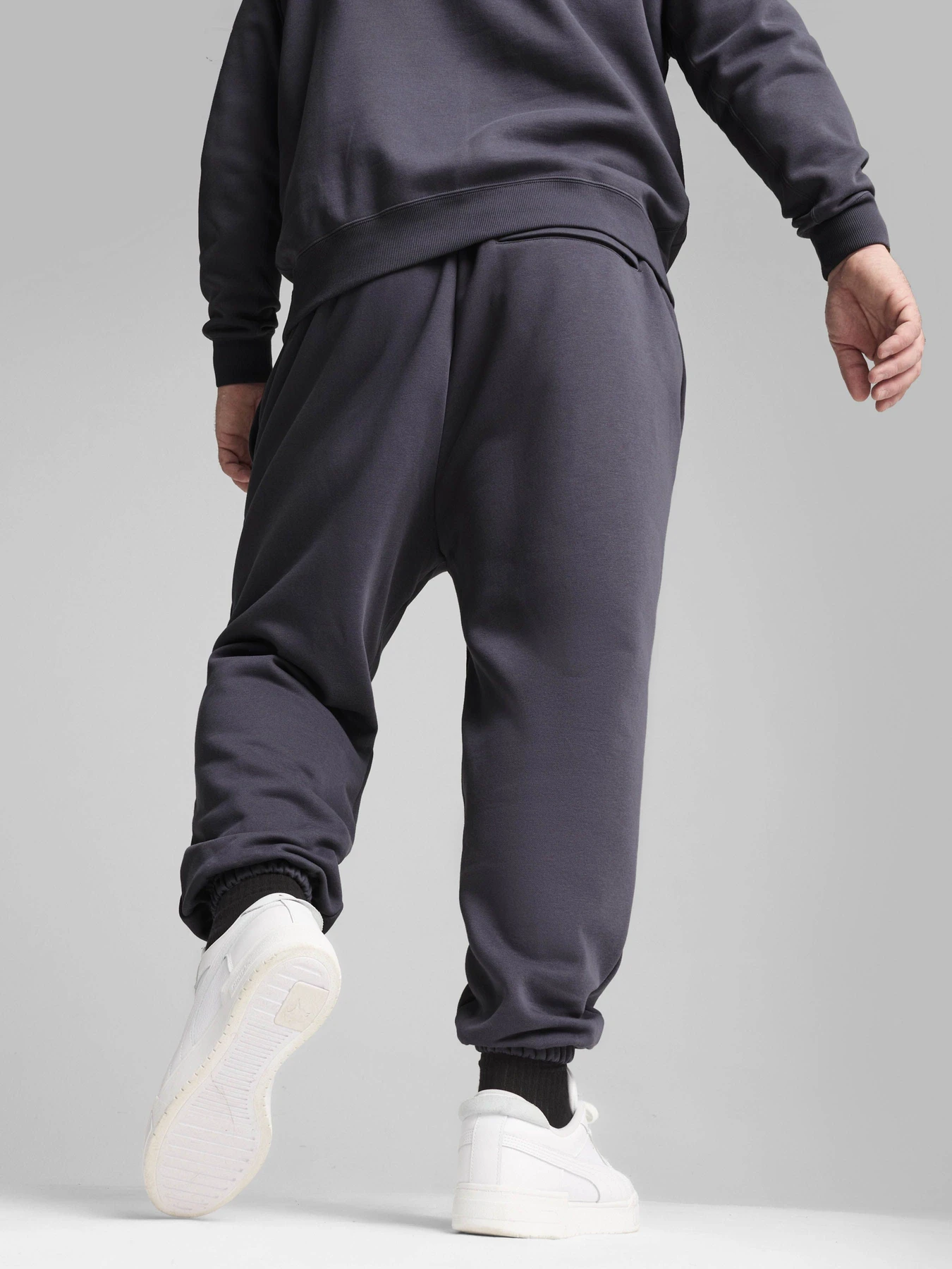 Брюки PUMA CLASSICS SWEATPANTS модель 53559791 Брюки PUMA CLASSICS SWEATPANTS модель 53559791 Фото