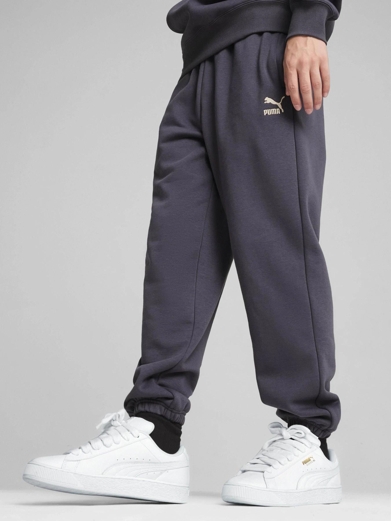 Брюки PUMA CLASSICS SWEATPANTS модель 53559791 Брюки PUMA CLASSICS SWEATPANTS модель 53559791 Фото