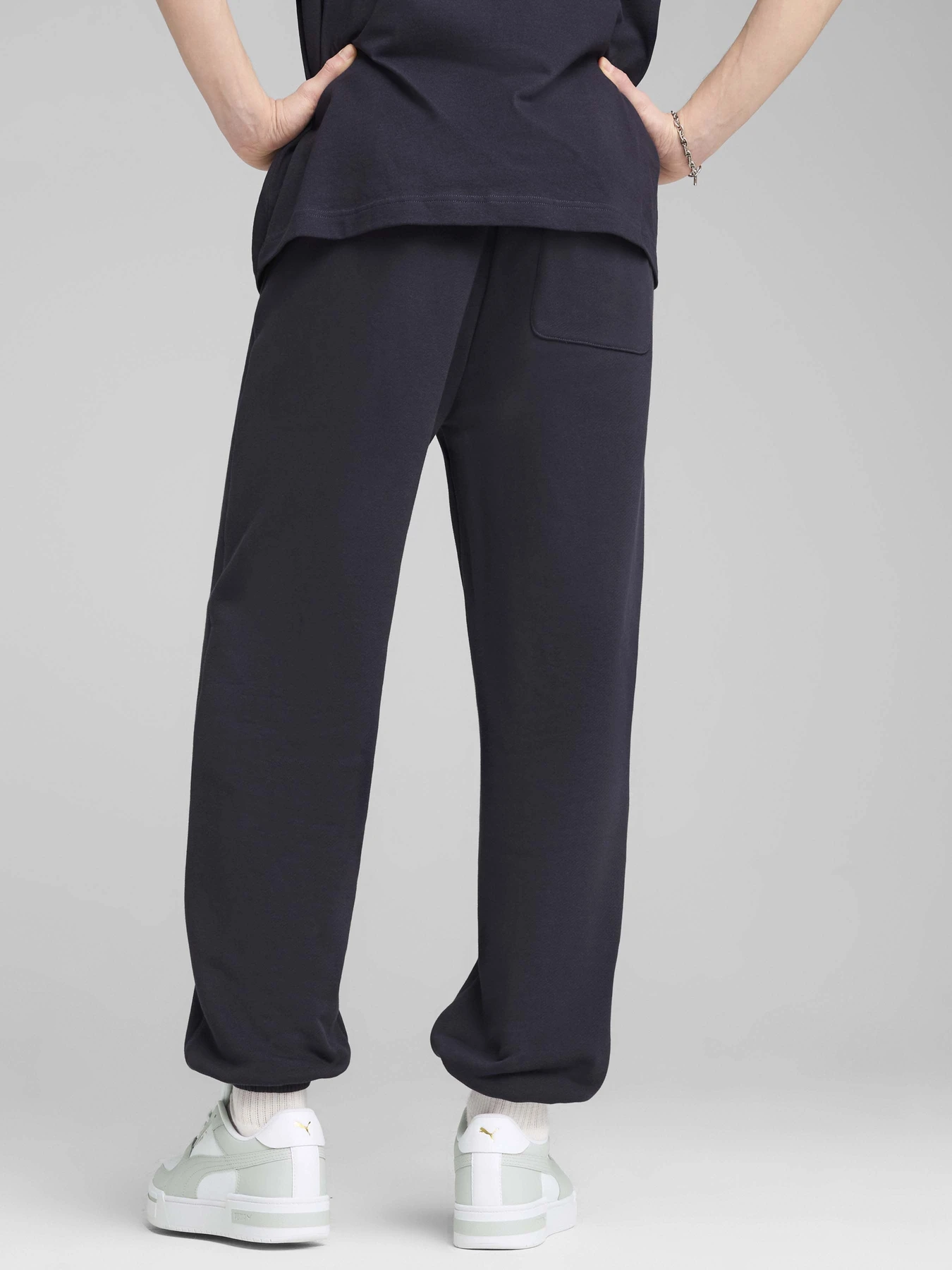 Брюки PUMA PREMIUM ESSENTIALS RELAXED GRA модель 62966916 Фото