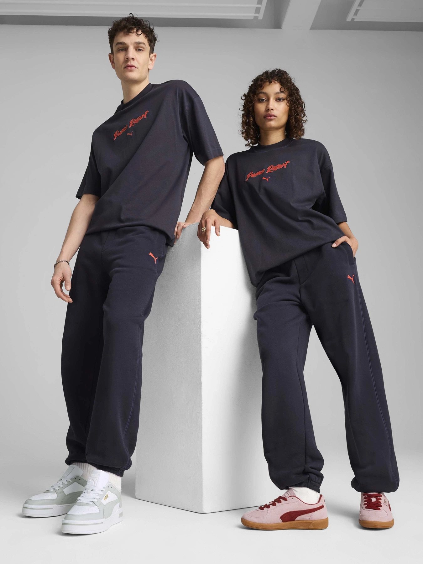 Брюки PUMA PREMIUM ESSENTIALS RELAXED GRA модель 62966916 Фото