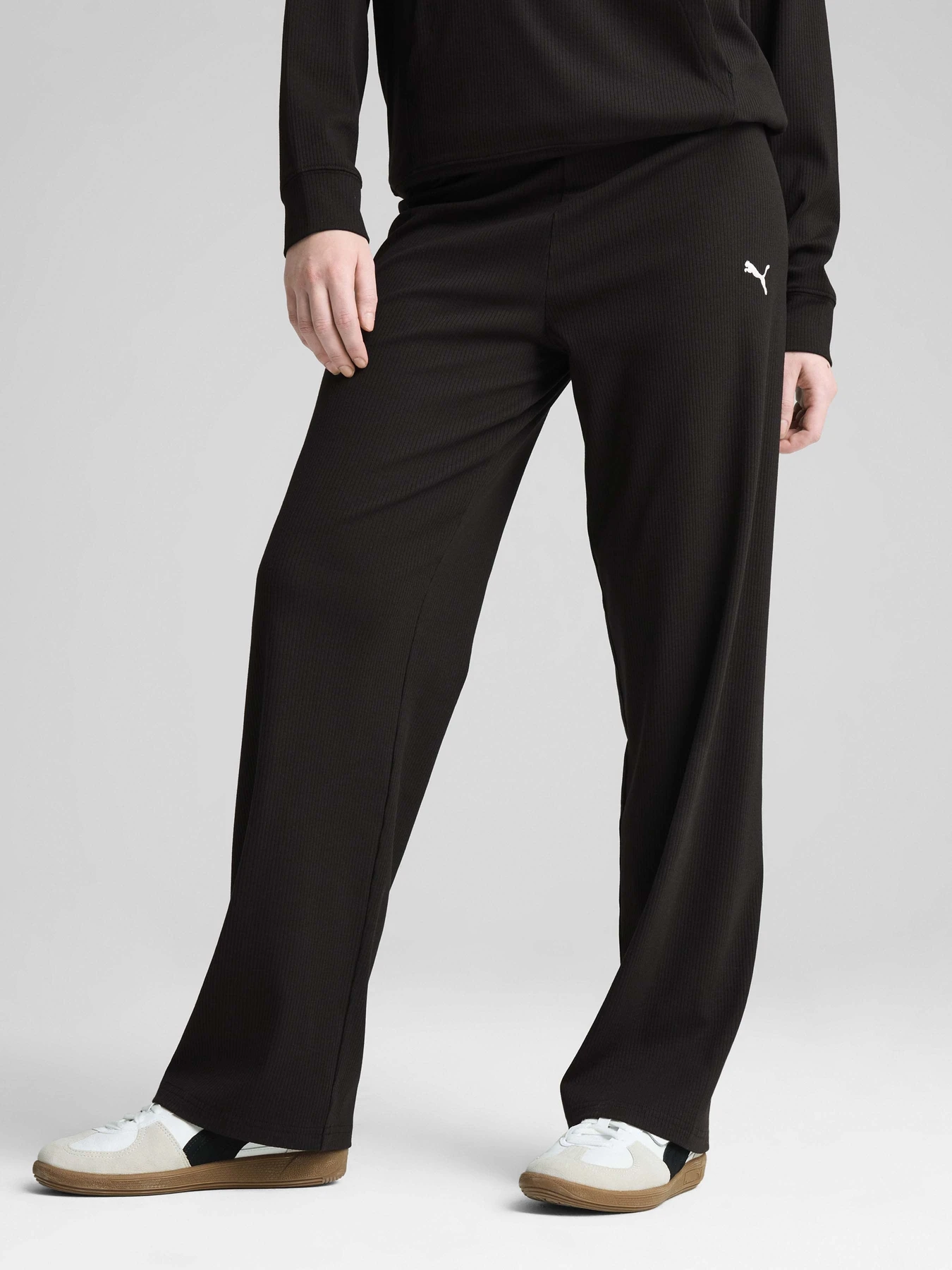Брюки PUMA ESSENTIALS ELEVATED HIGH-WAIST модель 68502501 Брюки PUMA ESSENTIALS ELEVATED HIGH-WAIST модель 68502501 Фото