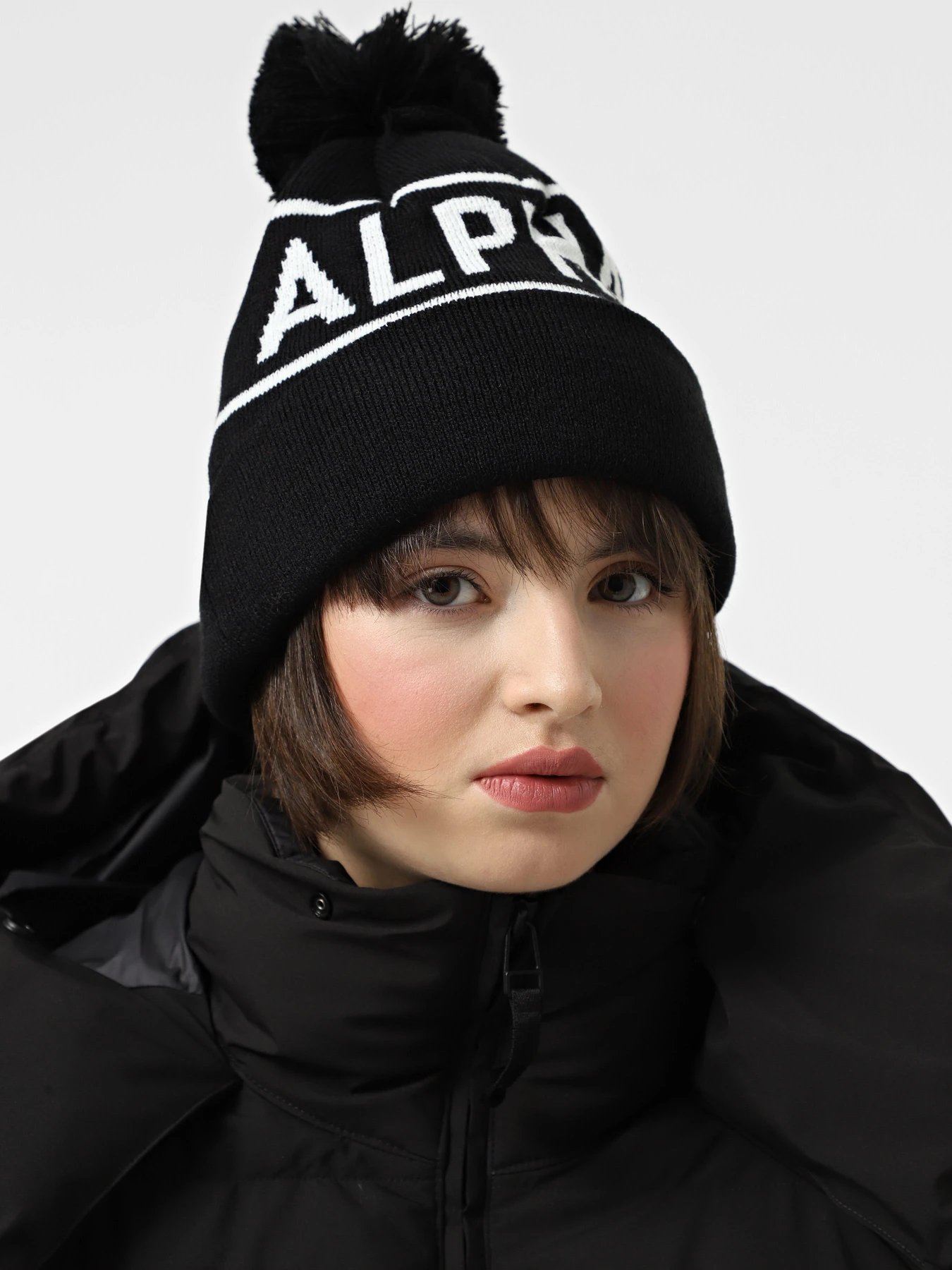 Шапки и кепки Alpha Industries Essential Pom Beanie модель UHE52500C1_001 Шапки и кепки Alpha Industries Essential Pom Beanie модель UHE52500C1_001 Фото