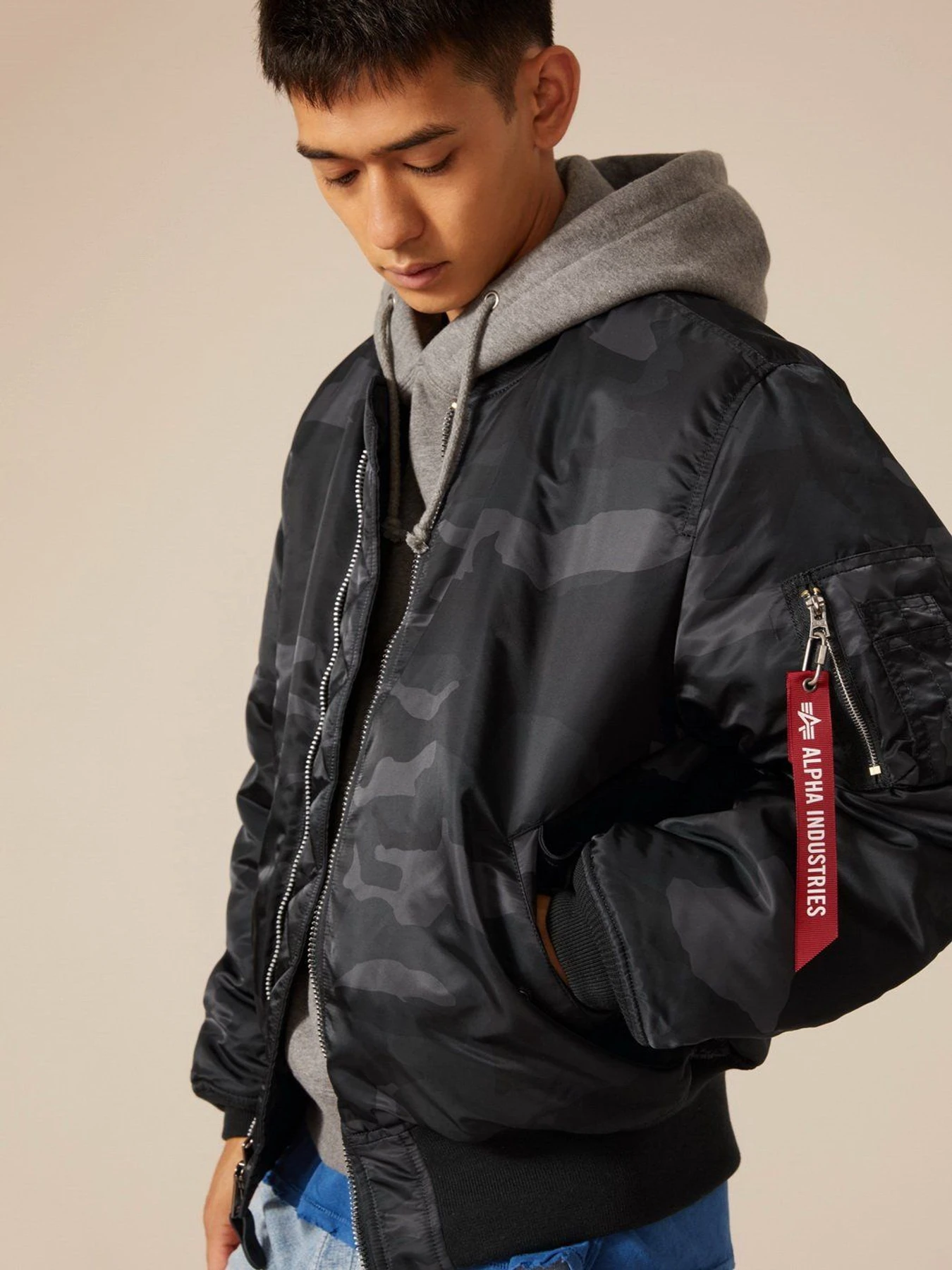 Куртки та дублянки Alpha Industries MA-1 модель MJM21000C1_942 Куртки та дублянки Alpha Industries MA-1 модель MJM21000C1_942 Фото
