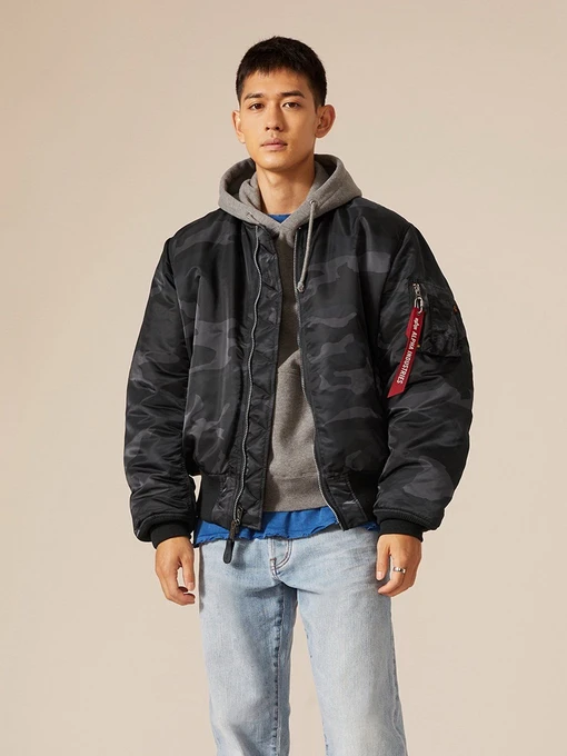 Куртки и дубленки Alpha Industries MA-1 модель MJM21000C1_942 Фото