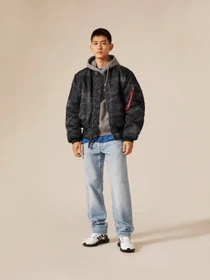 Куртки та дублянки Alpha Industries MA-1 модель MJM21000C1_942 Фото