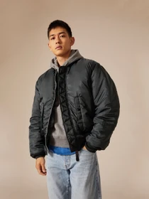 Куртки та дублянки Alpha Industries MA-1 модель MJM21000C1_942 Фото
