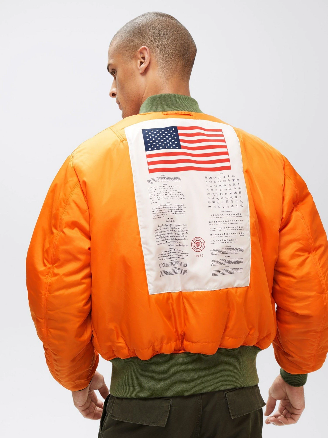 Куртки та дублянки Alpha Industries MA-1 BLOOD CHIT модель MJM21300C1_310 Куртки та дублянки Alpha Industries MA-1 BLOOD CHIT модель MJM21300C1_310 Фото