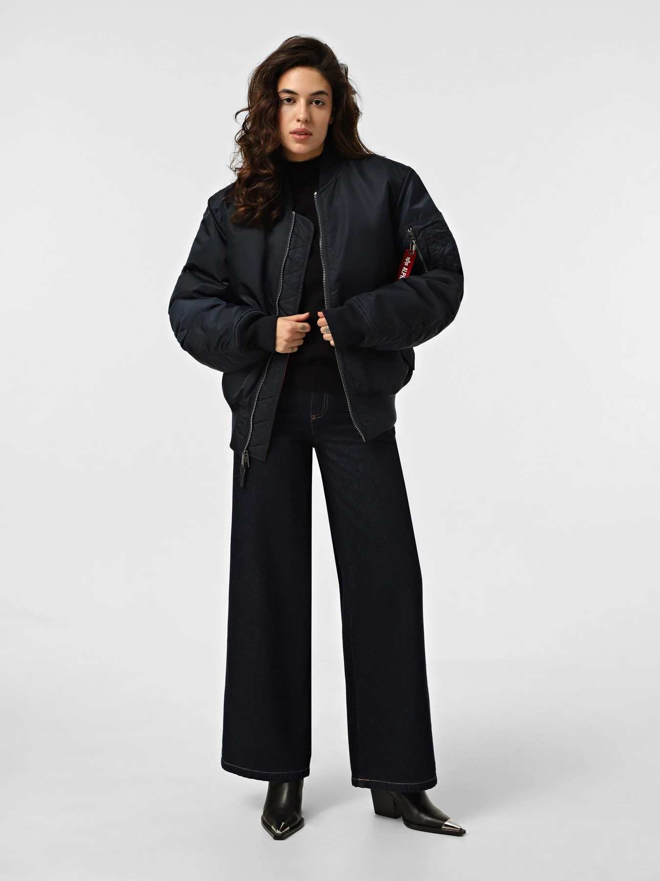 Куртки и дубленки Alpha Industries MA-1 модель MJM21000C1_410 Куртки и дубленки Alpha Industries MA-1 модель MJM21000C1_410 Фото