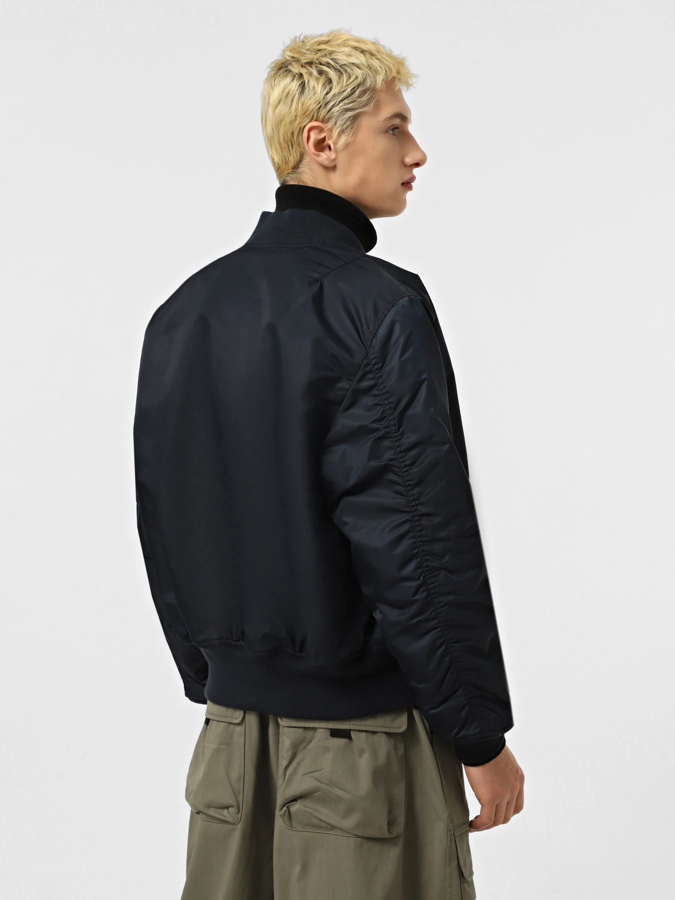 Куртки и дубленки Alpha Industries MA-1 модель MJM21000C1_410 Куртки и дубленки Alpha Industries MA-1 модель MJM21000C1_410 Фото