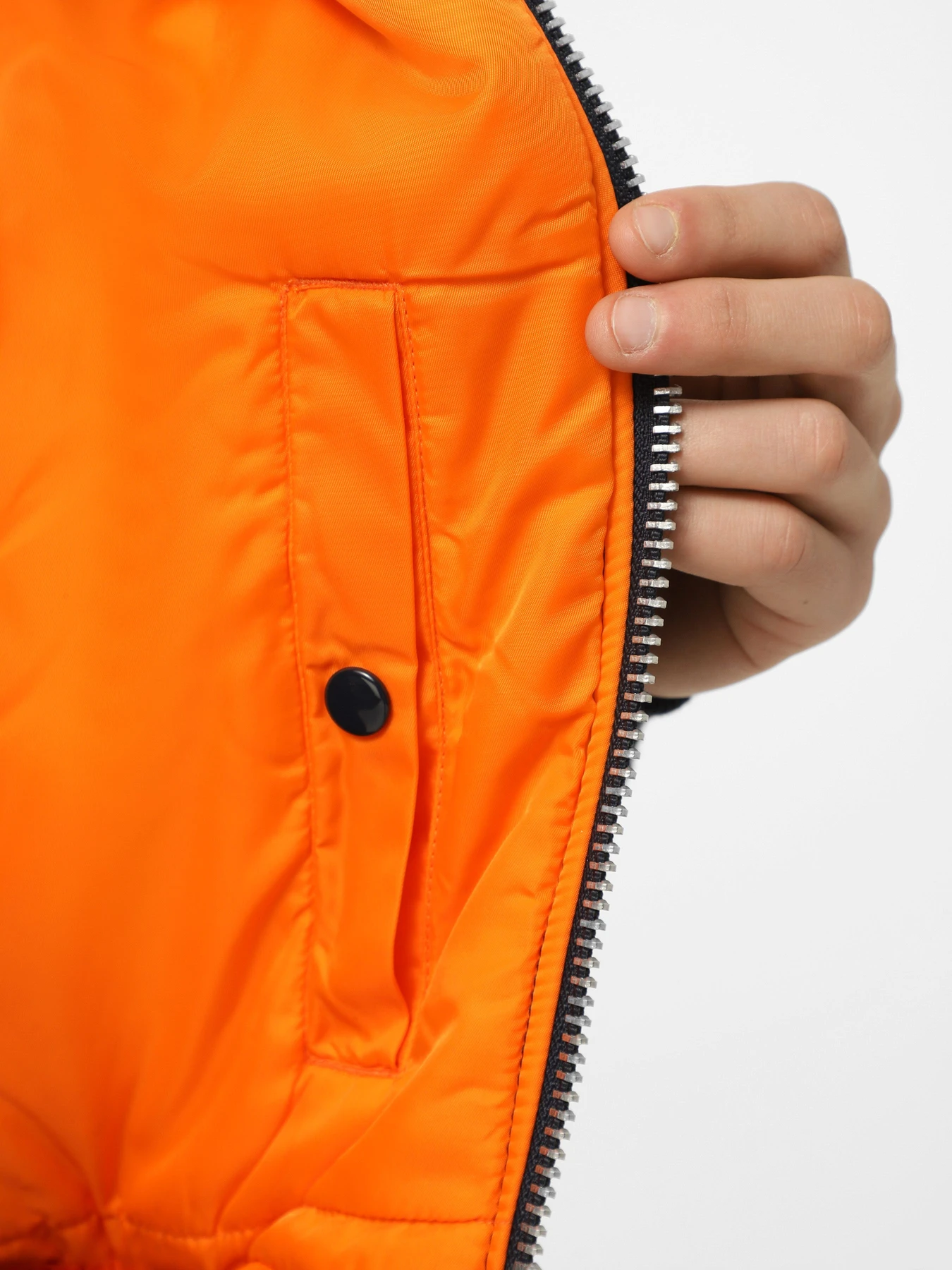 Куртки и дубленки Alpha Industries MA-1 модель MJM21000C1_410 Куртки и дубленки Alpha Industries MA-1 модель MJM21000C1_410 Фото