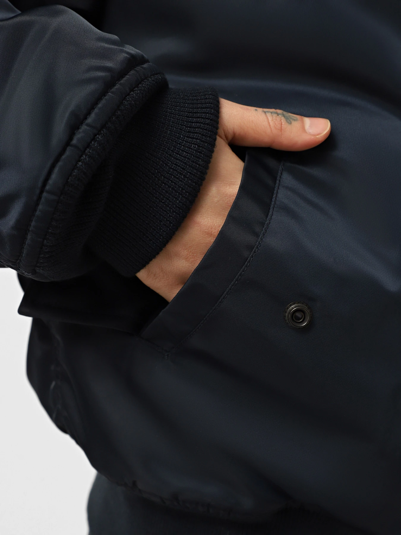 Куртки и дубленки Alpha Industries MA-1 модель MJM21000C1_410 Куртки и дубленки Alpha Industries MA-1 модель MJM21000C1_410 Фото