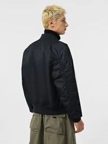Куртки и дубленки Alpha Industries MA-1 модель MJM21000C1_410 Фото