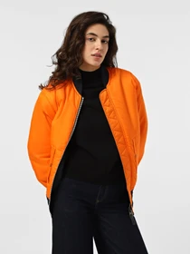 Куртки и дубленки Alpha Industries MA-1 модель MJM21000C1_410 Фото