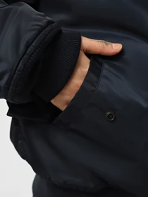 Куртки и дубленки Alpha Industries MA-1 модель MJM21000C1_410 Фото