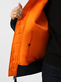 Куртки и дубленки Alpha Industries MA-1 модель MJM21000C1_410 Фото