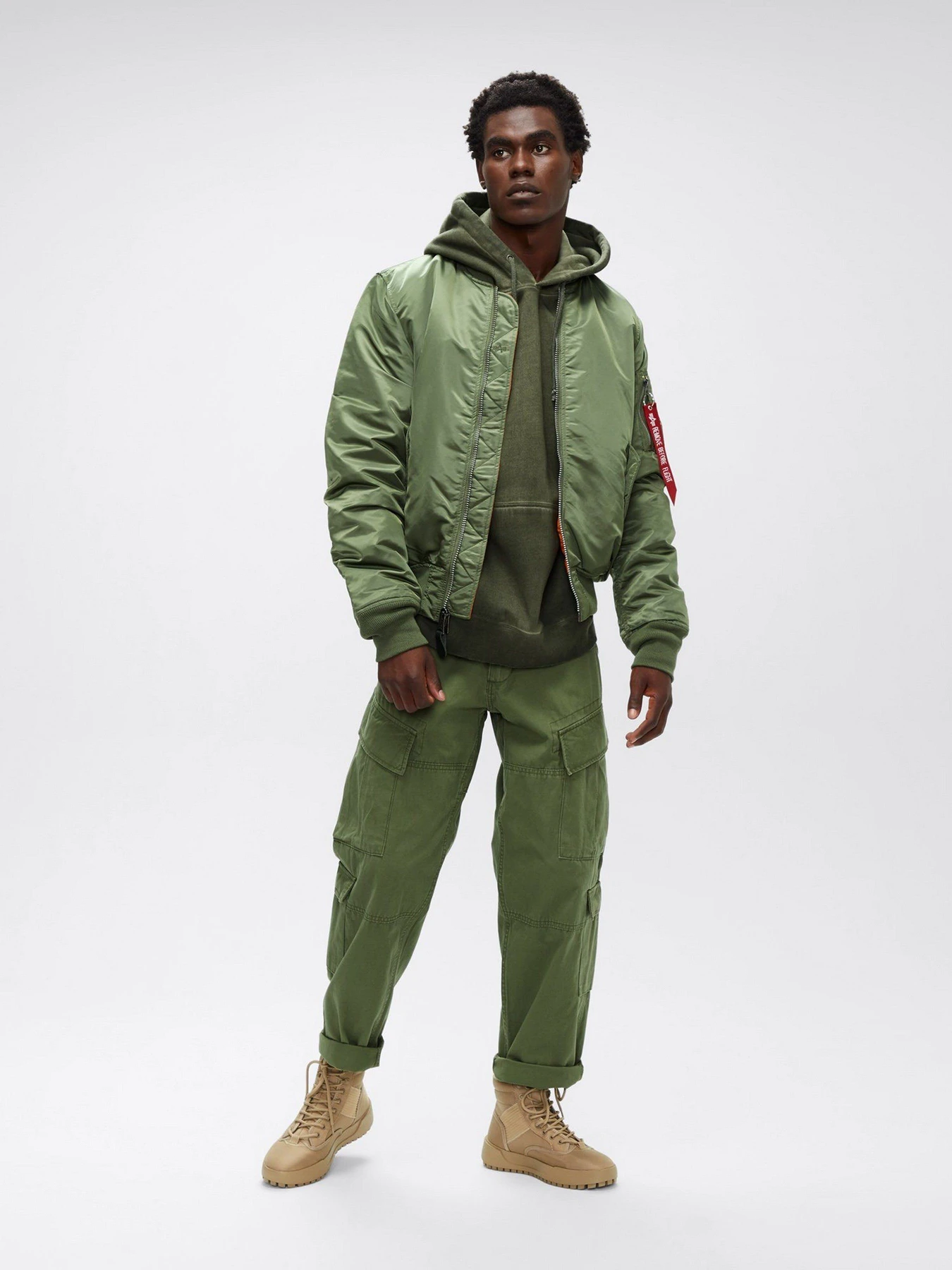 Куртки и дубленки Alpha Industries МА-1 SLIM FIT  модель MJM44530C1_310 Фото