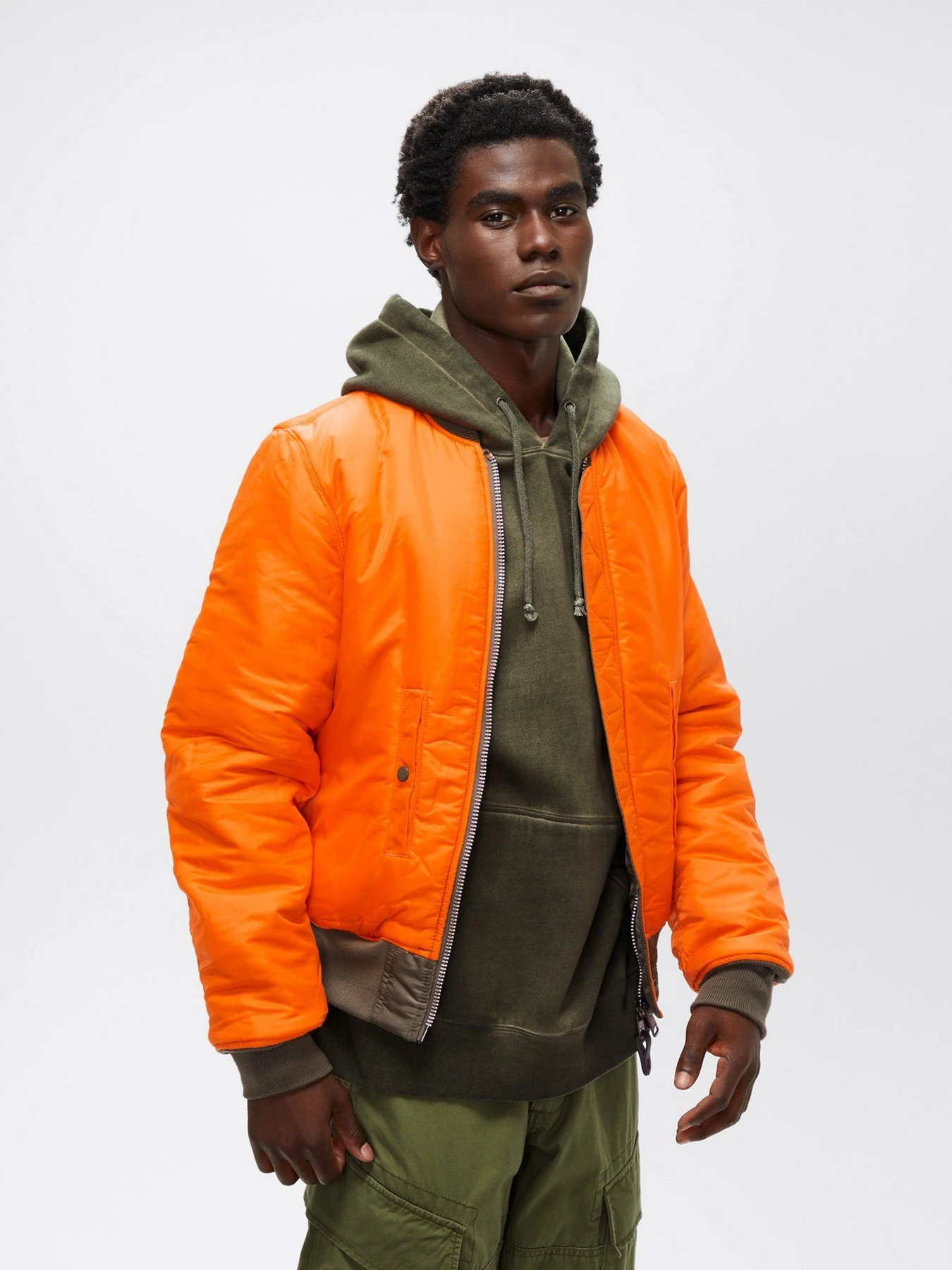 Куртки и дубленки Alpha Industries МА-1 SLIM FIT  модель MJM44530C1_310 Фото