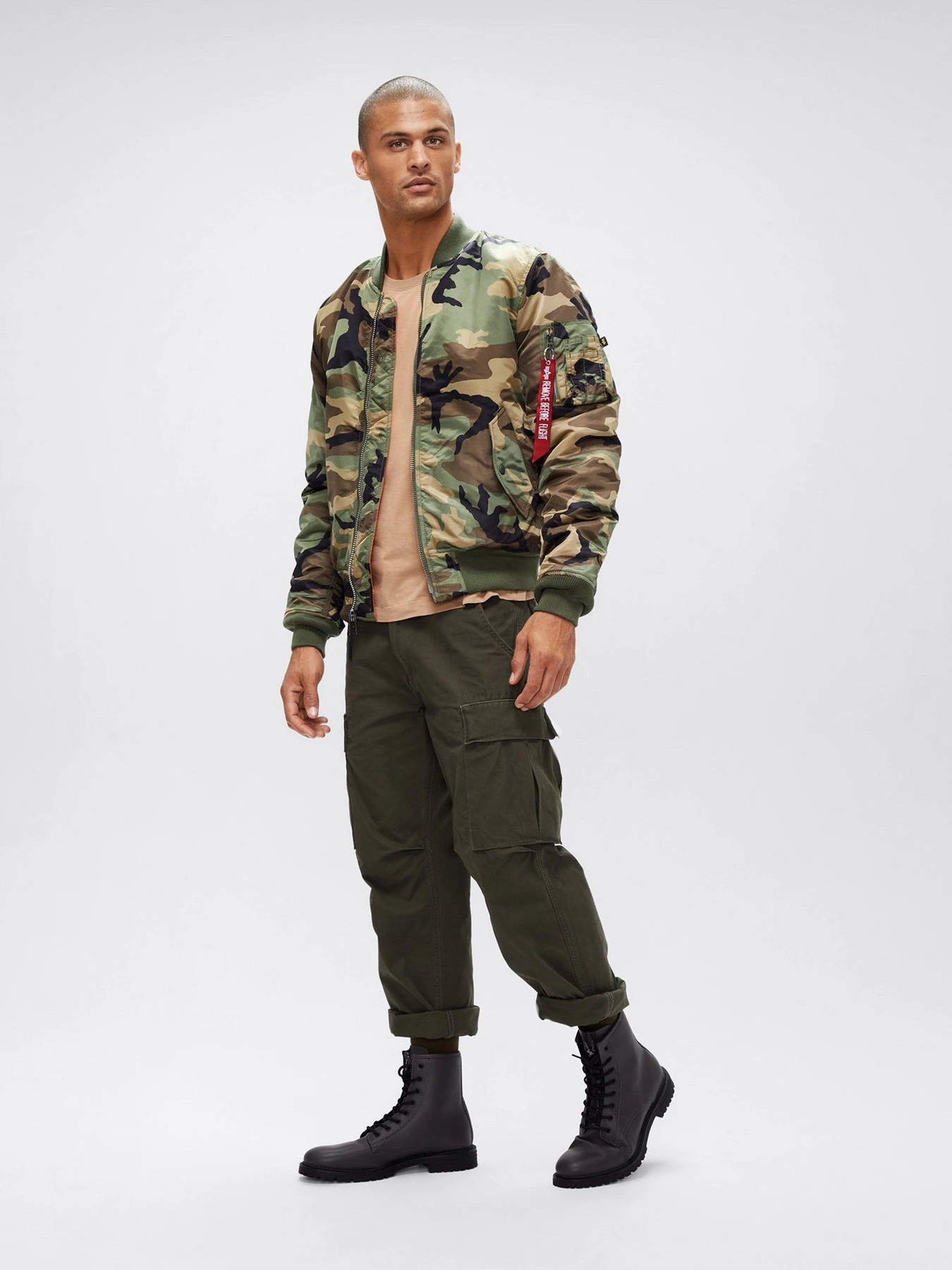 Куртки и дубленки Alpha Industries МА-1 SLIM FIT  модель MJM44530C1_961 Фото