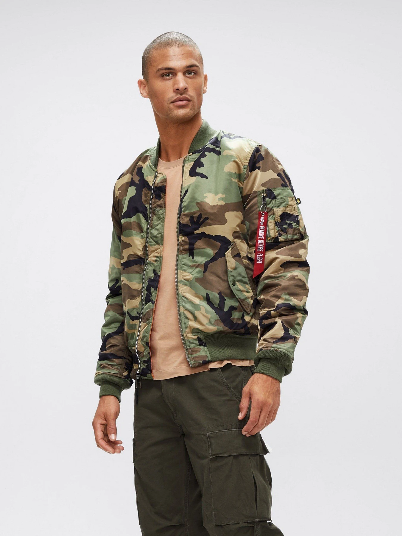 Куртки и дубленки Alpha Industries МА-1 SLIM FIT  модель MJM44530C1_961 Фото