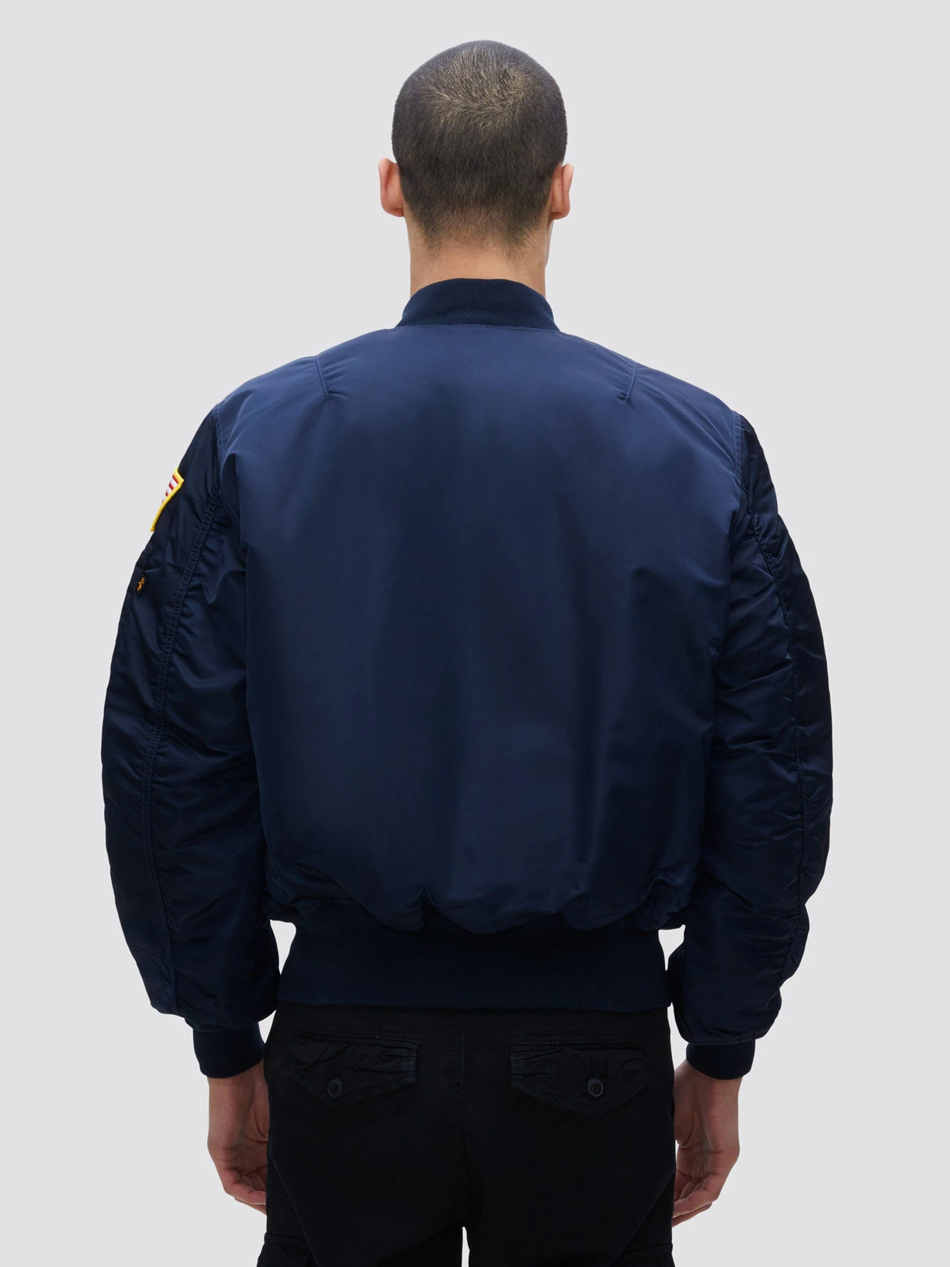 Куртки та дублянки Alpha Industries NASA MA-1 модель MJM21093C1_410 Куртки та дублянки Alpha Industries NASA MA-1 модель MJM21093C1_410 Фото