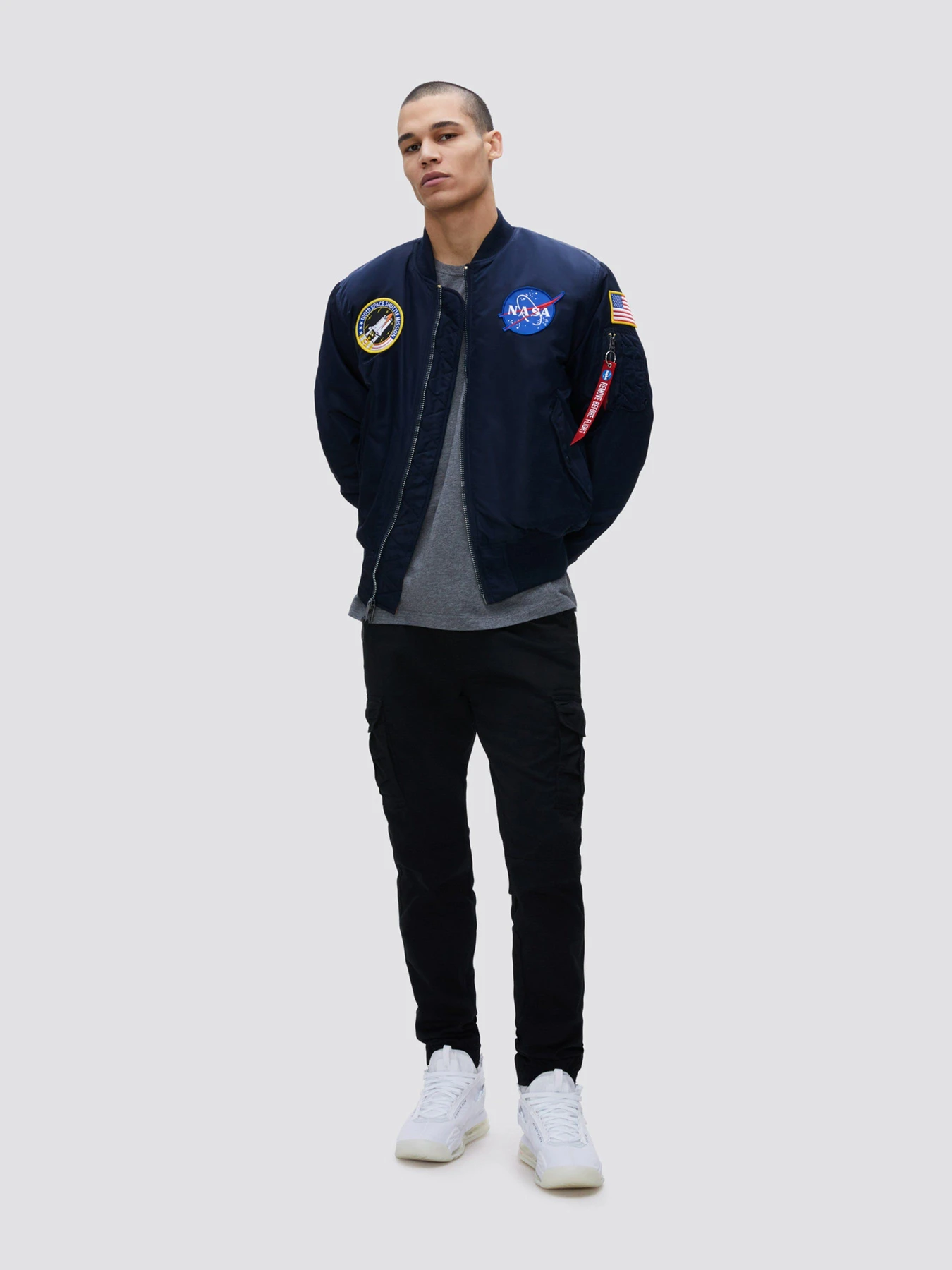 Куртки та дублянки Alpha Industries NASA MA-1 модель MJM21093C1_410 Куртки та дублянки Alpha Industries NASA MA-1 модель MJM21093C1_410 Фото