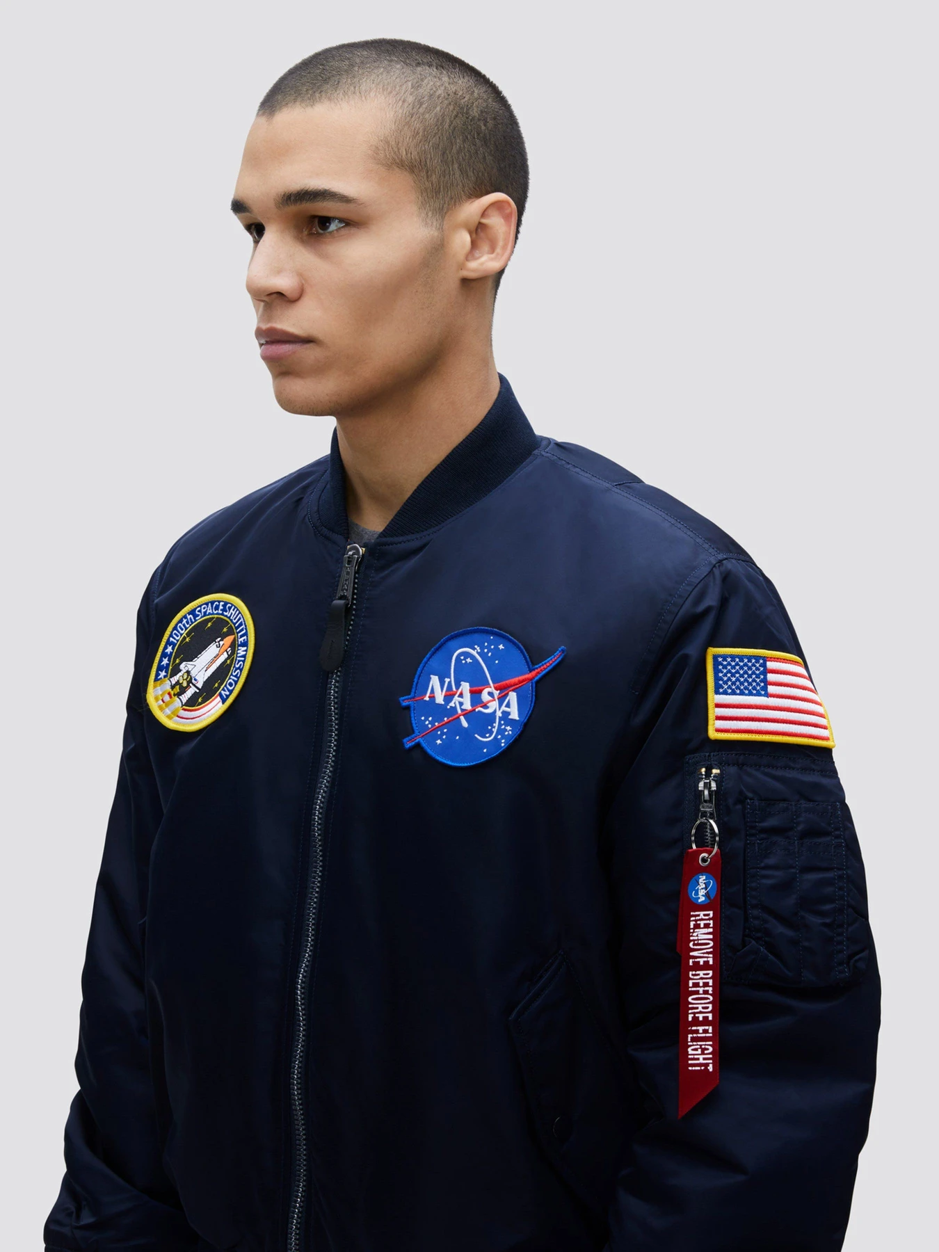 Куртки та дублянки Alpha Industries NASA MA-1 модель MJM21093C1_410 Куртки та дублянки Alpha Industries NASA MA-1 модель MJM21093C1_410 Фото