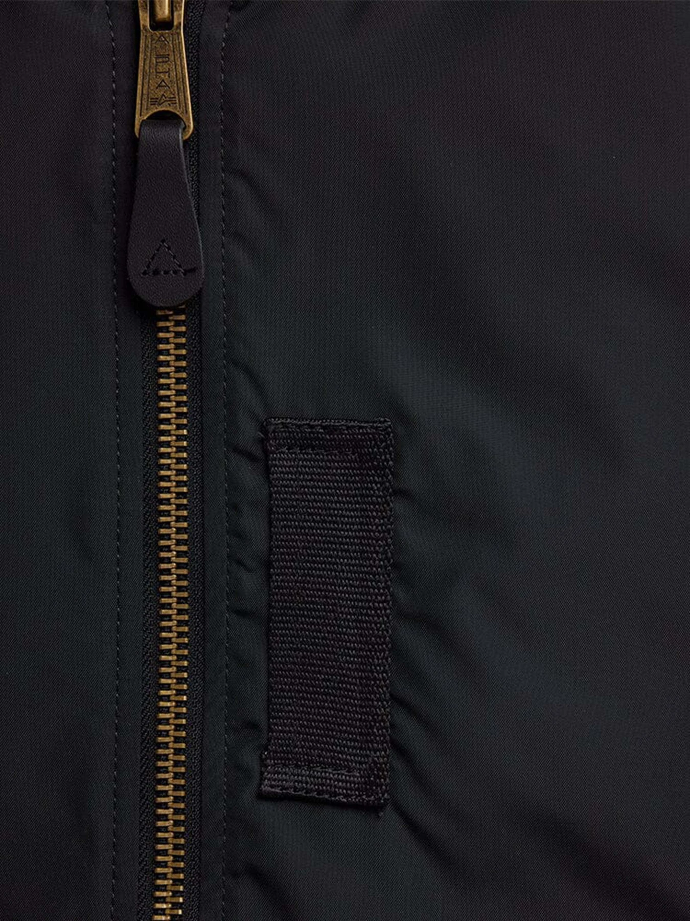 Куртки та дублянки Alpha Industries L-2b Skymaster Gen II модель MJL52000C1_001 Куртки та дублянки Alpha Industries L-2b Skymaster Gen II модель MJL52000C1_001 Фото