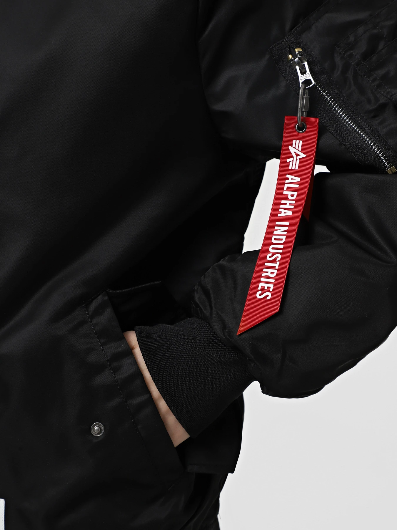 Куртки та дублянки Alpha Industries L-2b Hooded Gen II модель UJL52000C1_001 Фото