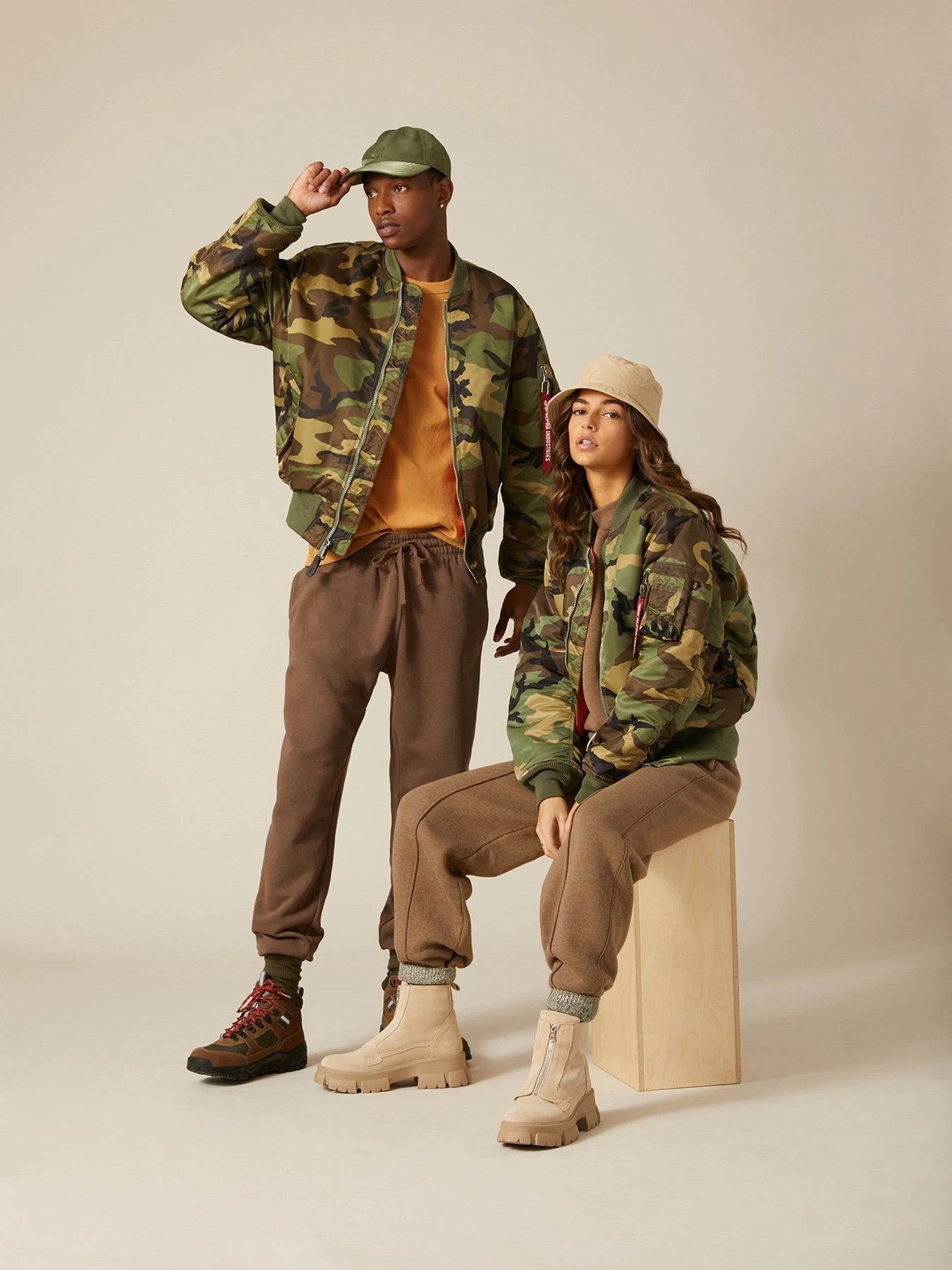 Куртки и дубленки Alpha Industries Ma-1 модель MJM21000C1_961 Куртки и дубленки Alpha Industries Ma-1 модель MJM21000C1_961 Фото
