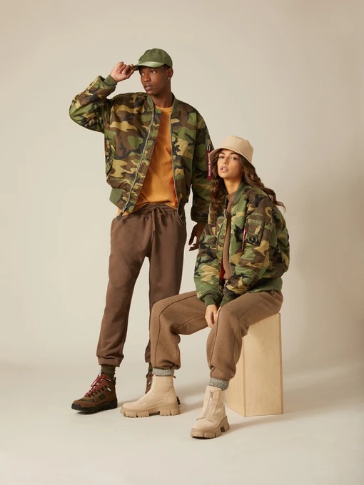 Куртки и дубленки Alpha Industries Ma-1 модель MJM21000C1_961 Фото