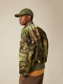 Куртки и дубленки Alpha Industries Ma-1 модель MJM21000C1_961 Фото