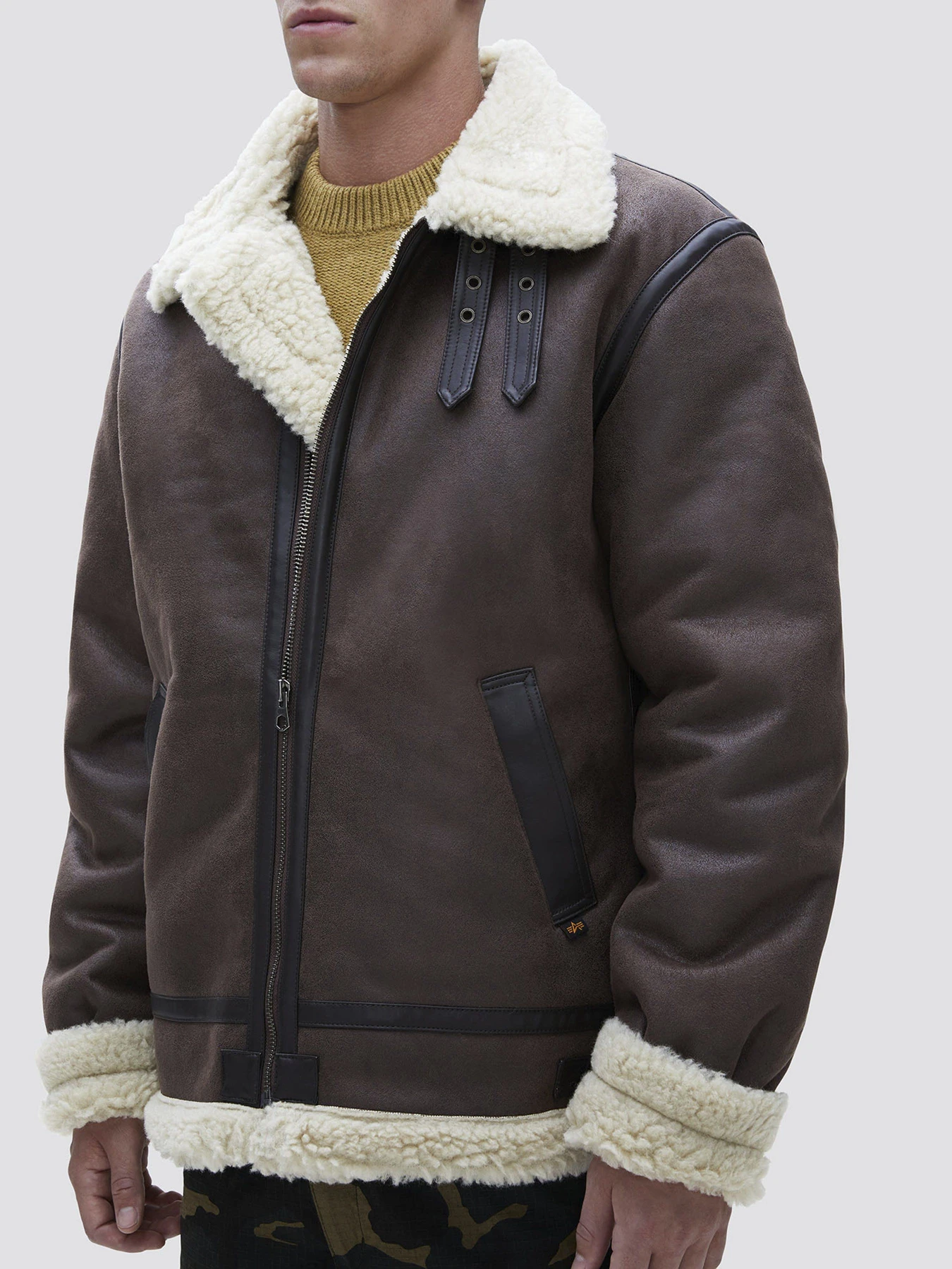 Куртки та дублянки Alpha Industries B-3 SHERPA MOD модель MLB49500C1_208 Куртки та дублянки Alpha Industries B-3 SHERPA MOD модель MLB49500C1_208 Фото