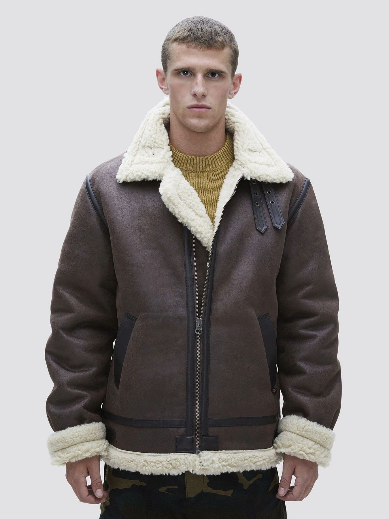 Куртки та дублянки Alpha Industries B-3 SHERPA MOD модель MLB49500C1_208 Куртки та дублянки Alpha Industries B-3 SHERPA MOD модель MLB49500C1_208 Фото
