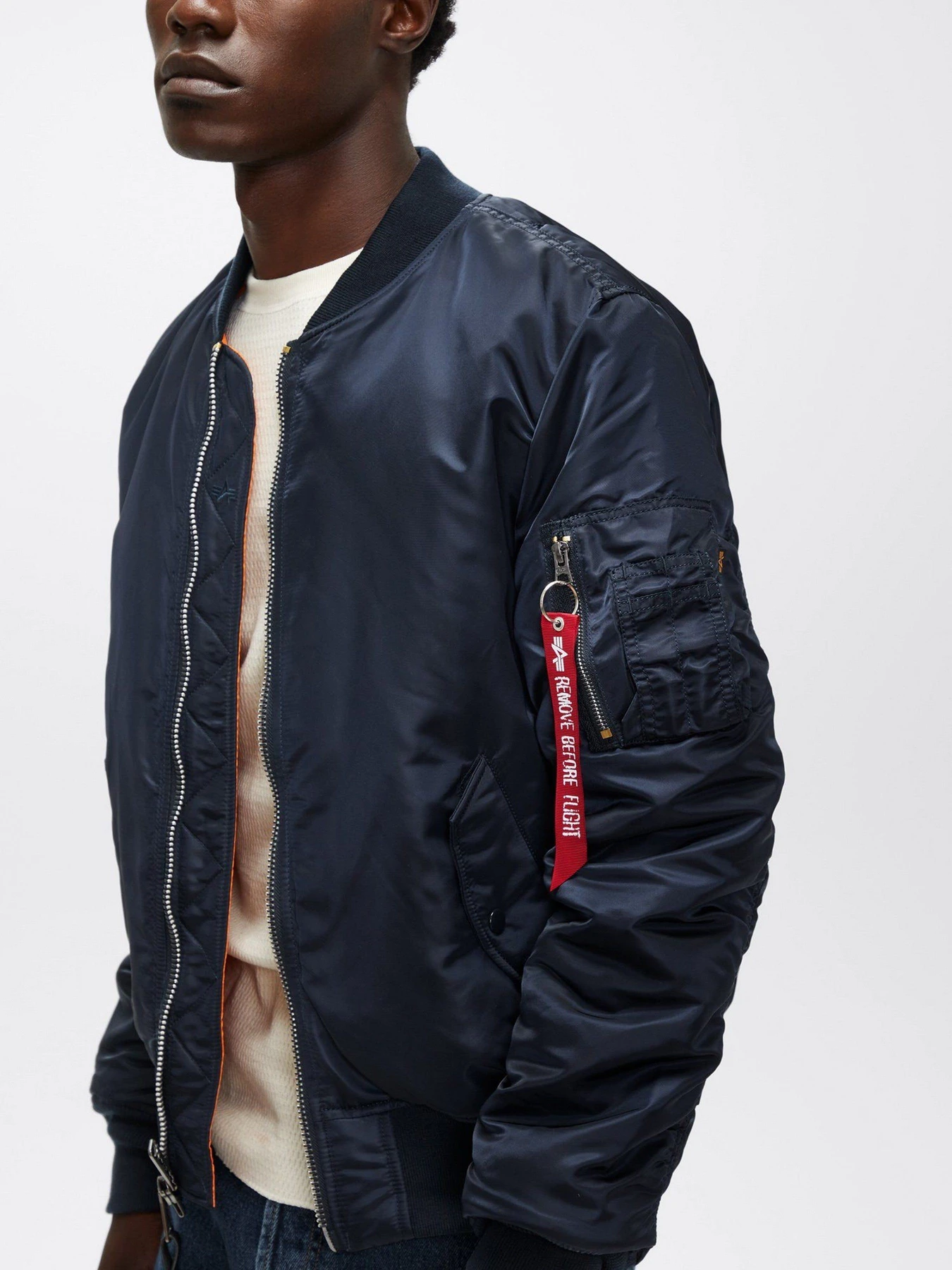 Куртки и дубленки Alpha Industries МА-1 SLIM FIT  модель MJM44530C1_410 Фото