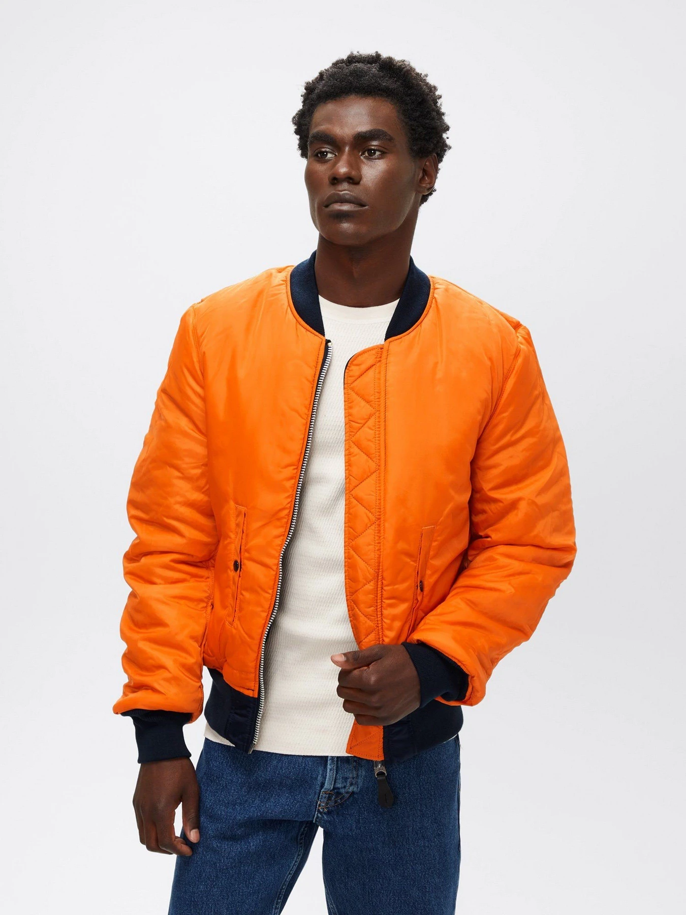 Куртки и дубленки Alpha Industries МА-1 SLIM FIT  модель MJM44530C1_410 Фото